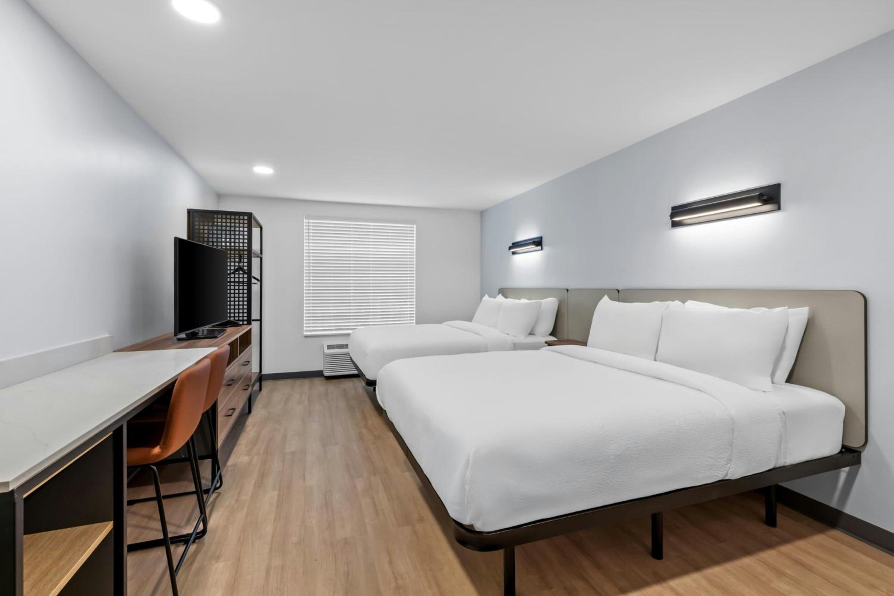 Queen Room with Two Queen Beds photo 1