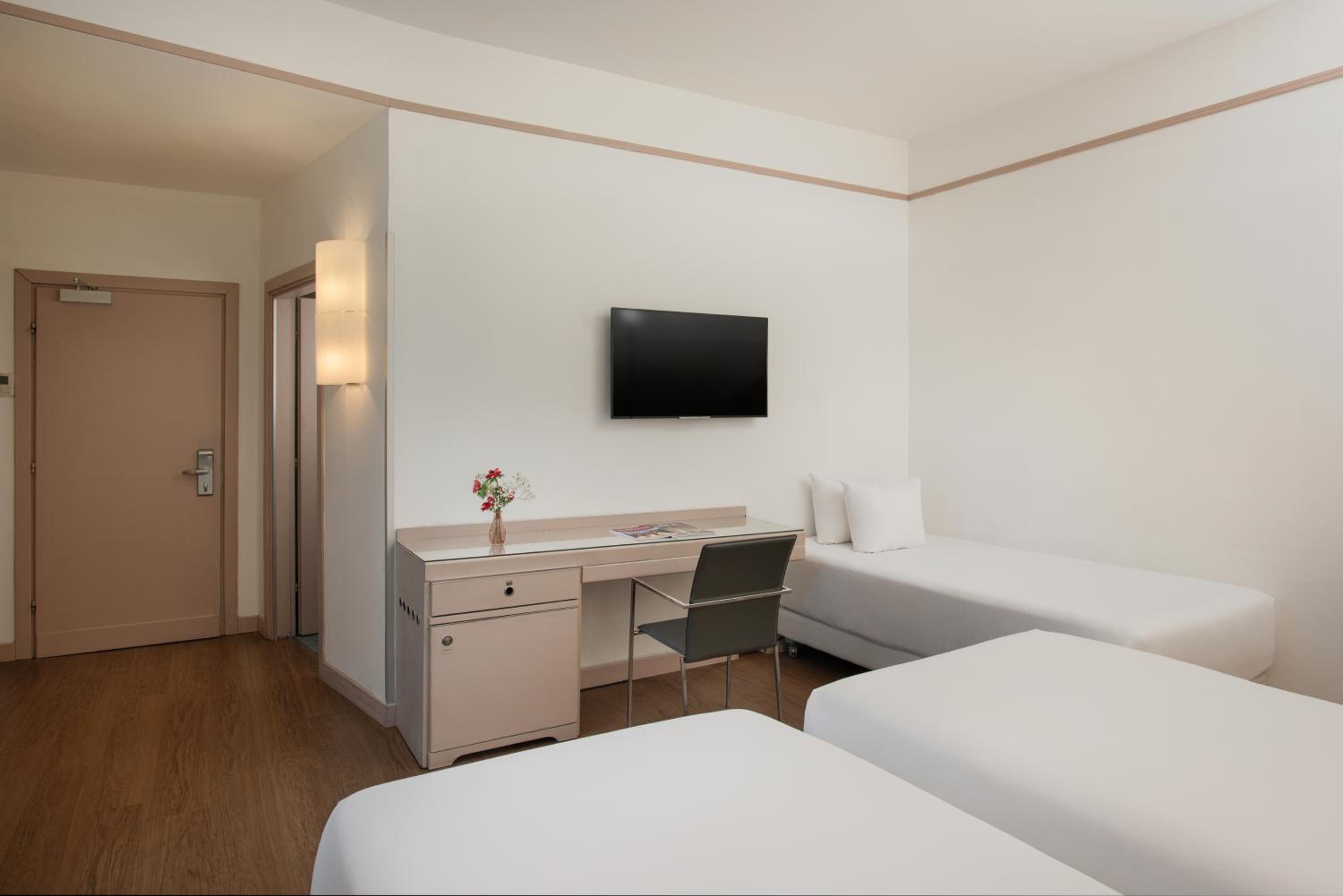 Deluxe Triple Room - Photo 2