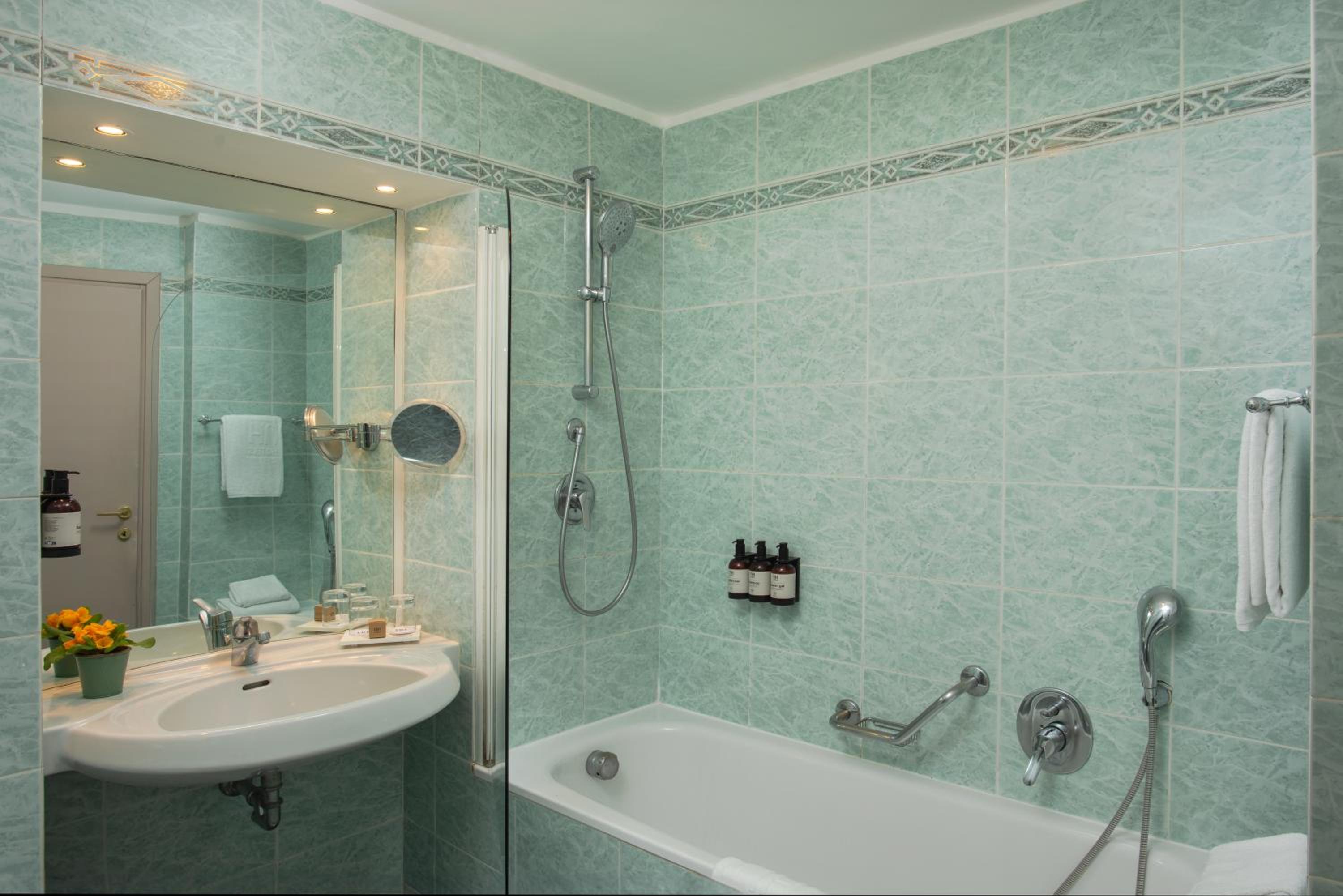 Deluxe Triple Room - Photo 4