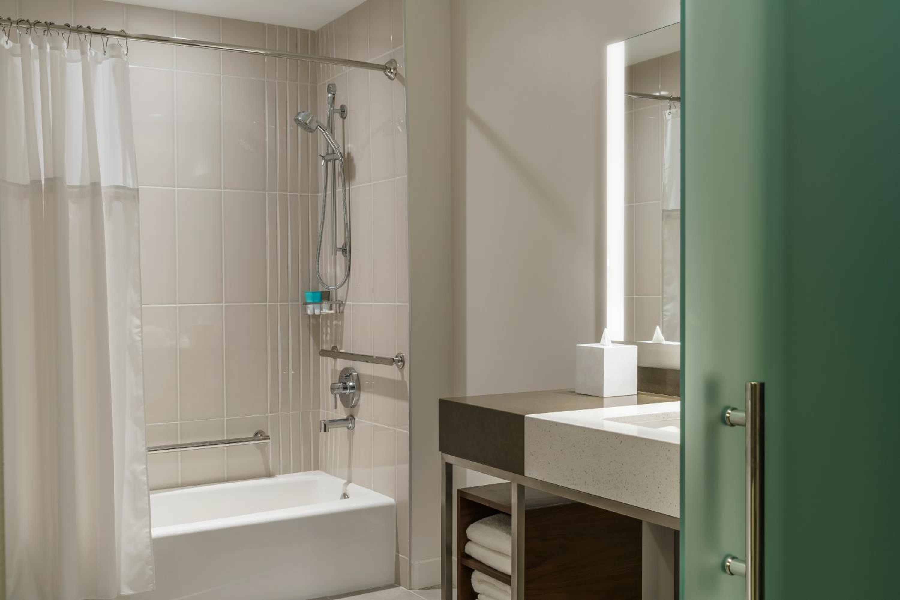 King Room with Accessible Tub - Disability Access photo 2