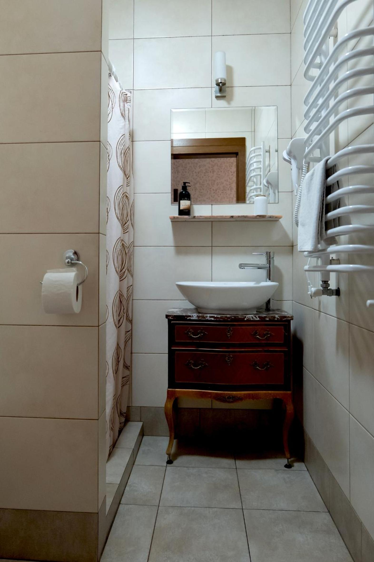 Triple Room with Private Bathroom - Photo 2