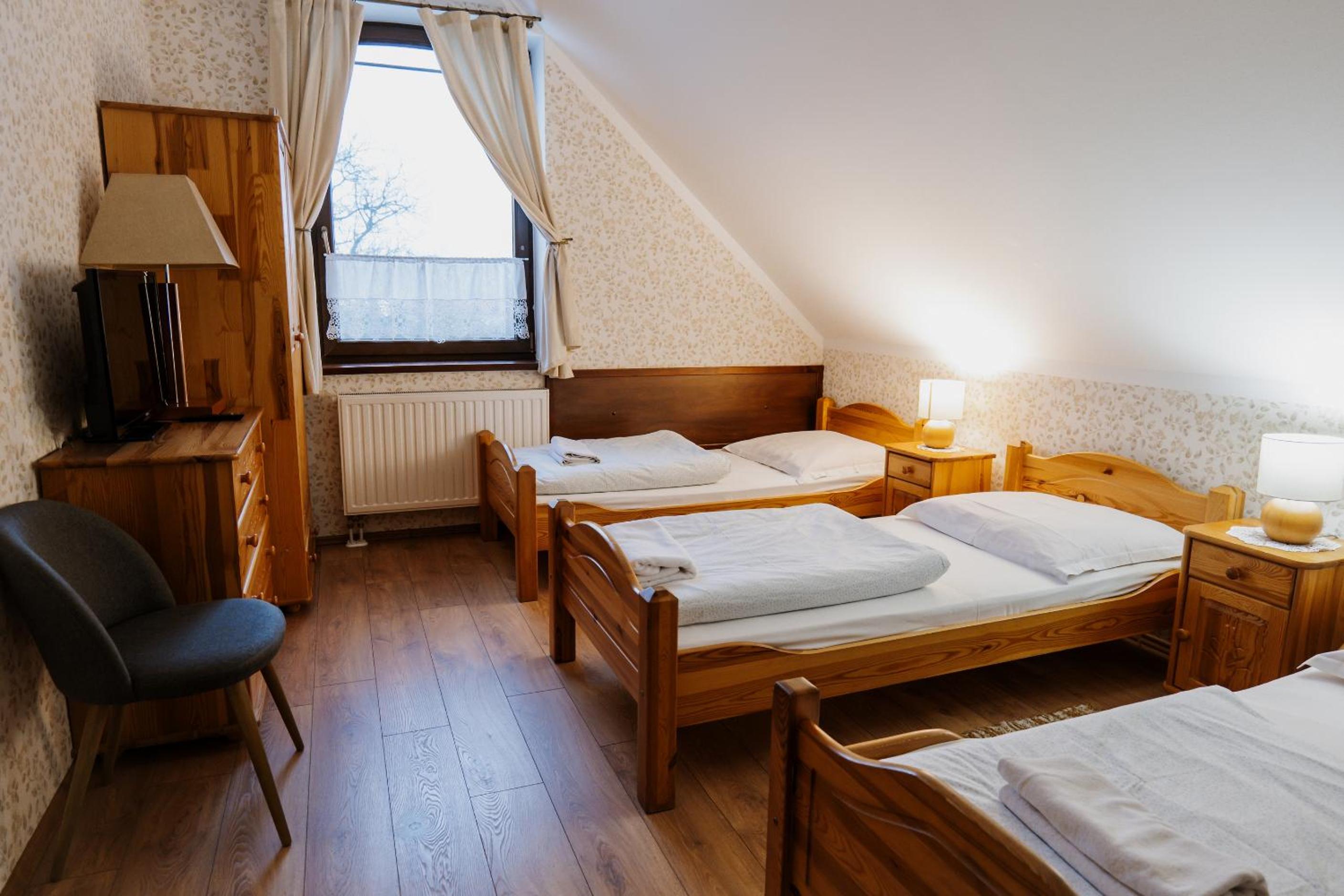 Triple Room with Private Bathroom - Photo 3