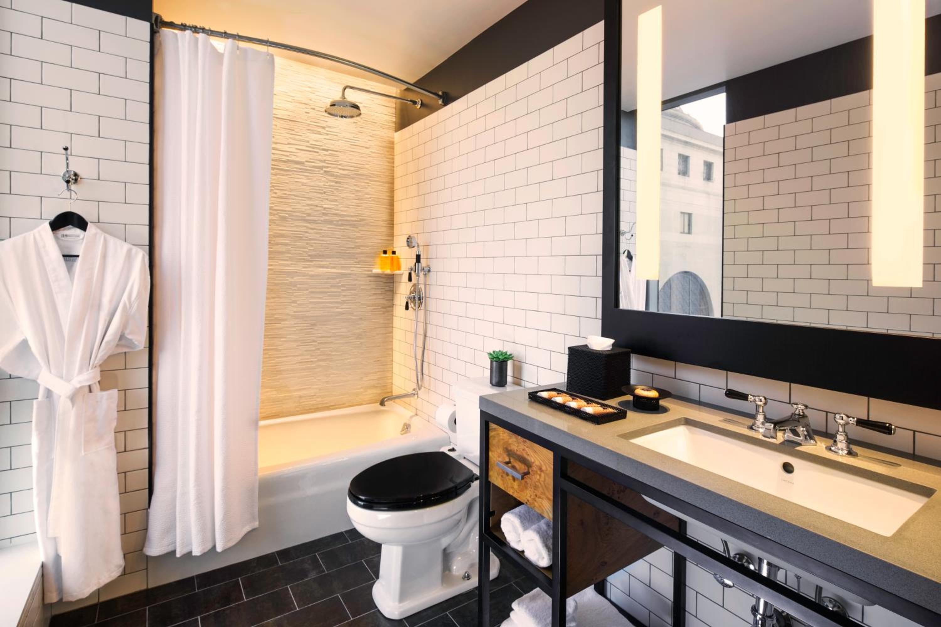 Suite with Accessible Tub - Disability Access thumbnail 5