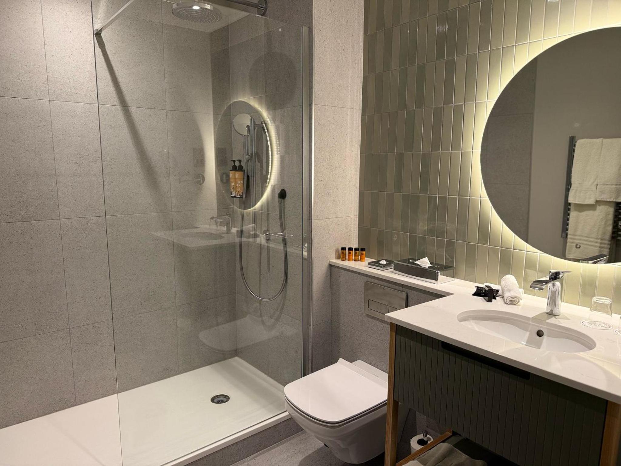 Superior King Room with Air Conditioning
