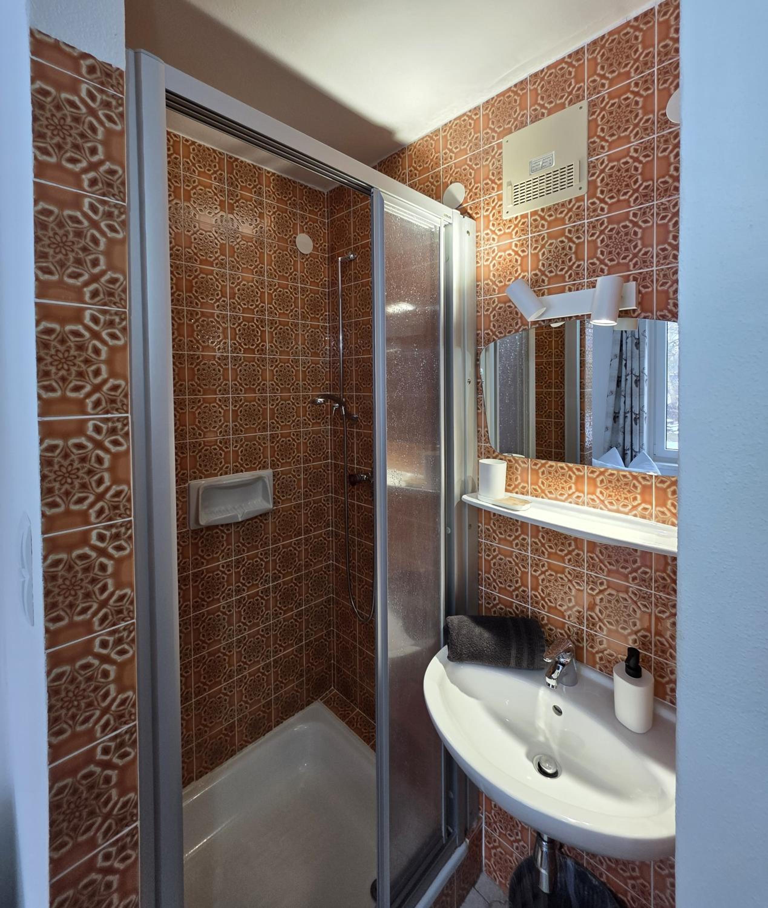 Single Room with Shower photo 3
