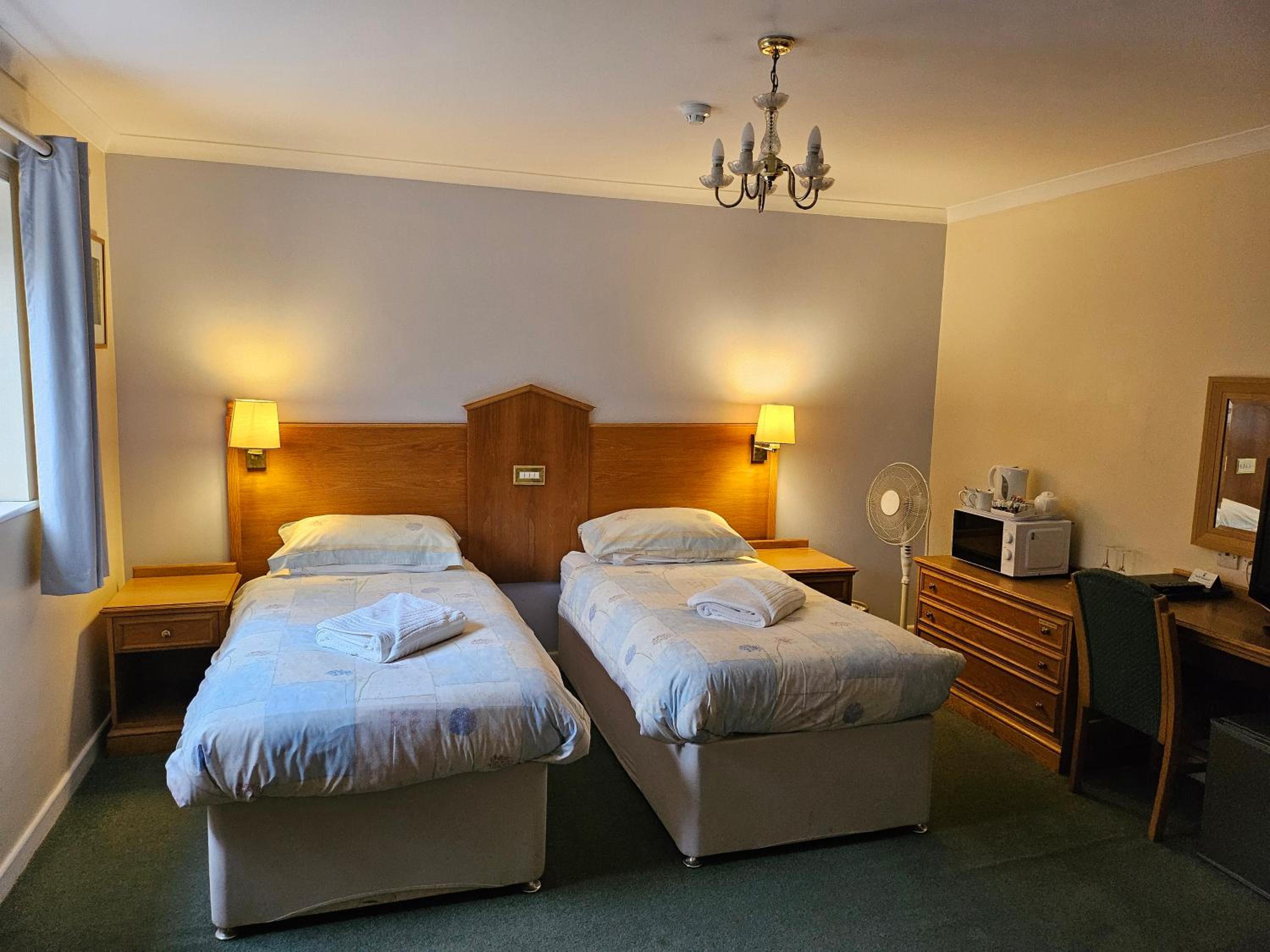 Twin Room with Private Bathroom photo 1