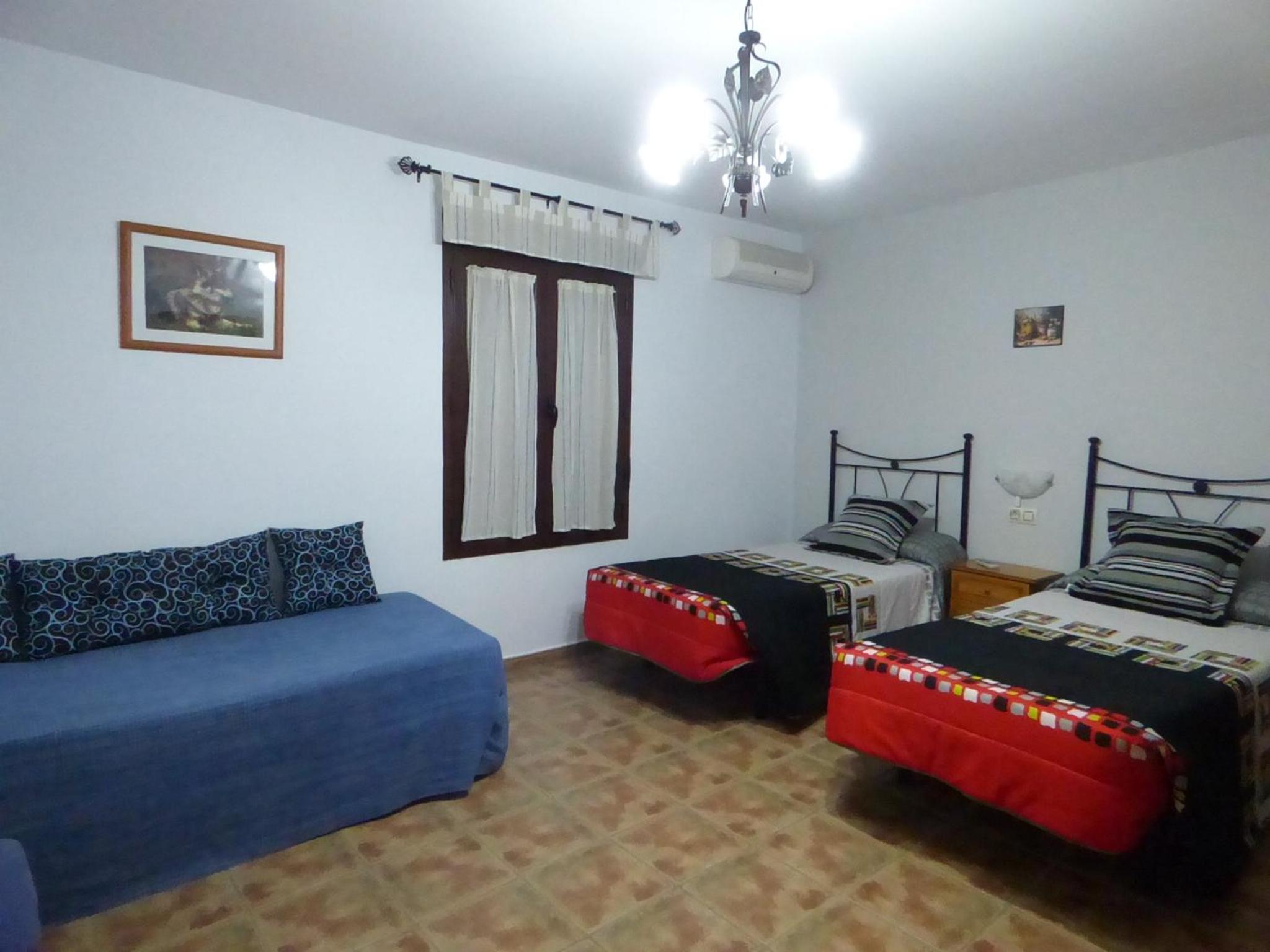 Economy Triple Room photo 3