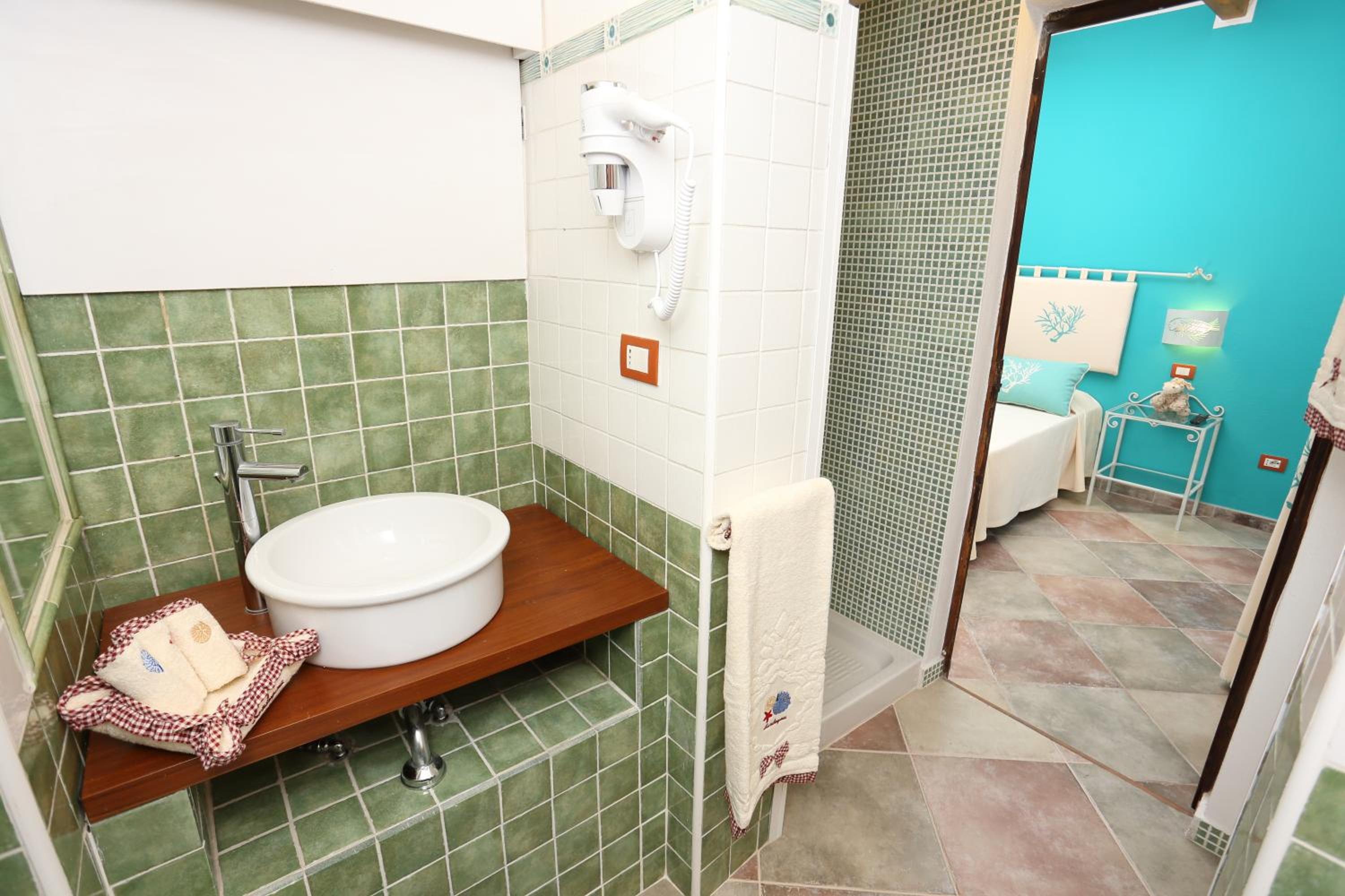 Double or Twin Room with Private Bathroom photo 2