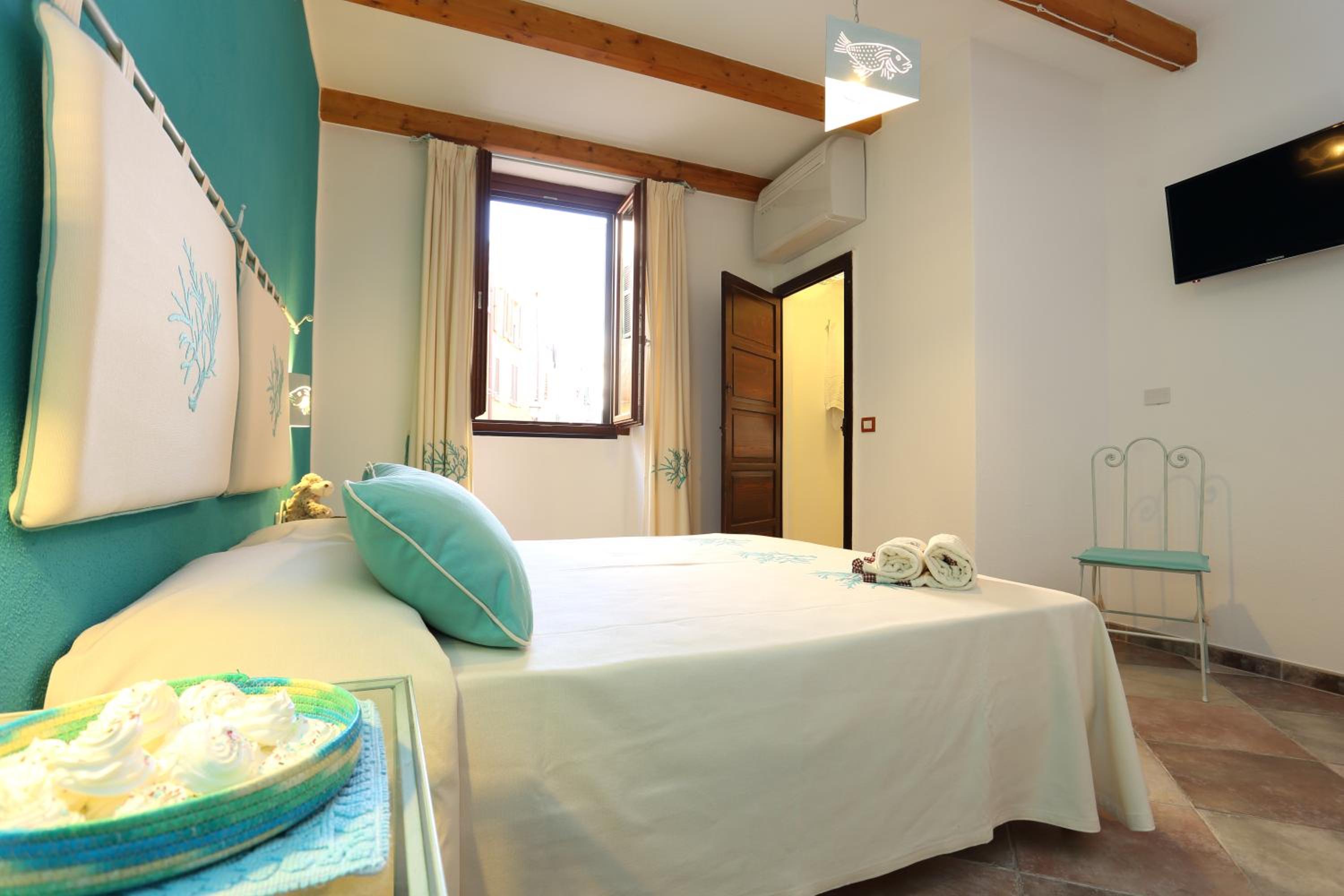 Double or Twin Room with Private Bathroom photo 3