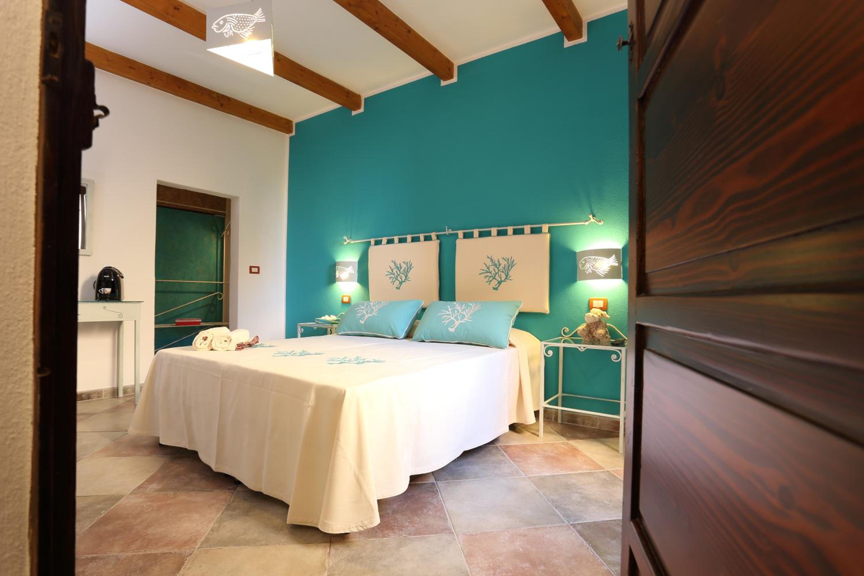Double or Twin Room with Private Bathroom photo 3