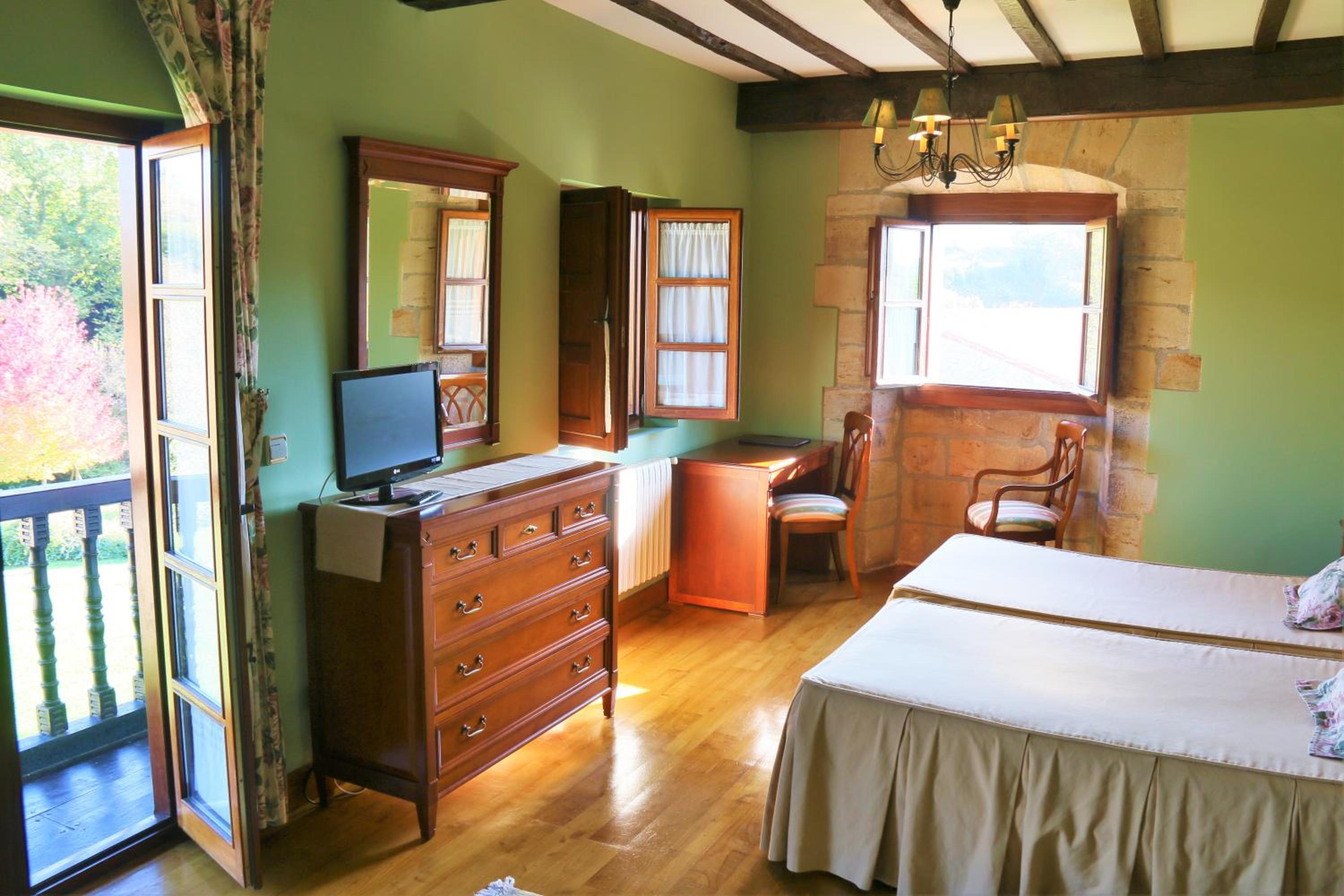 Twin Room with Balcony photo 2