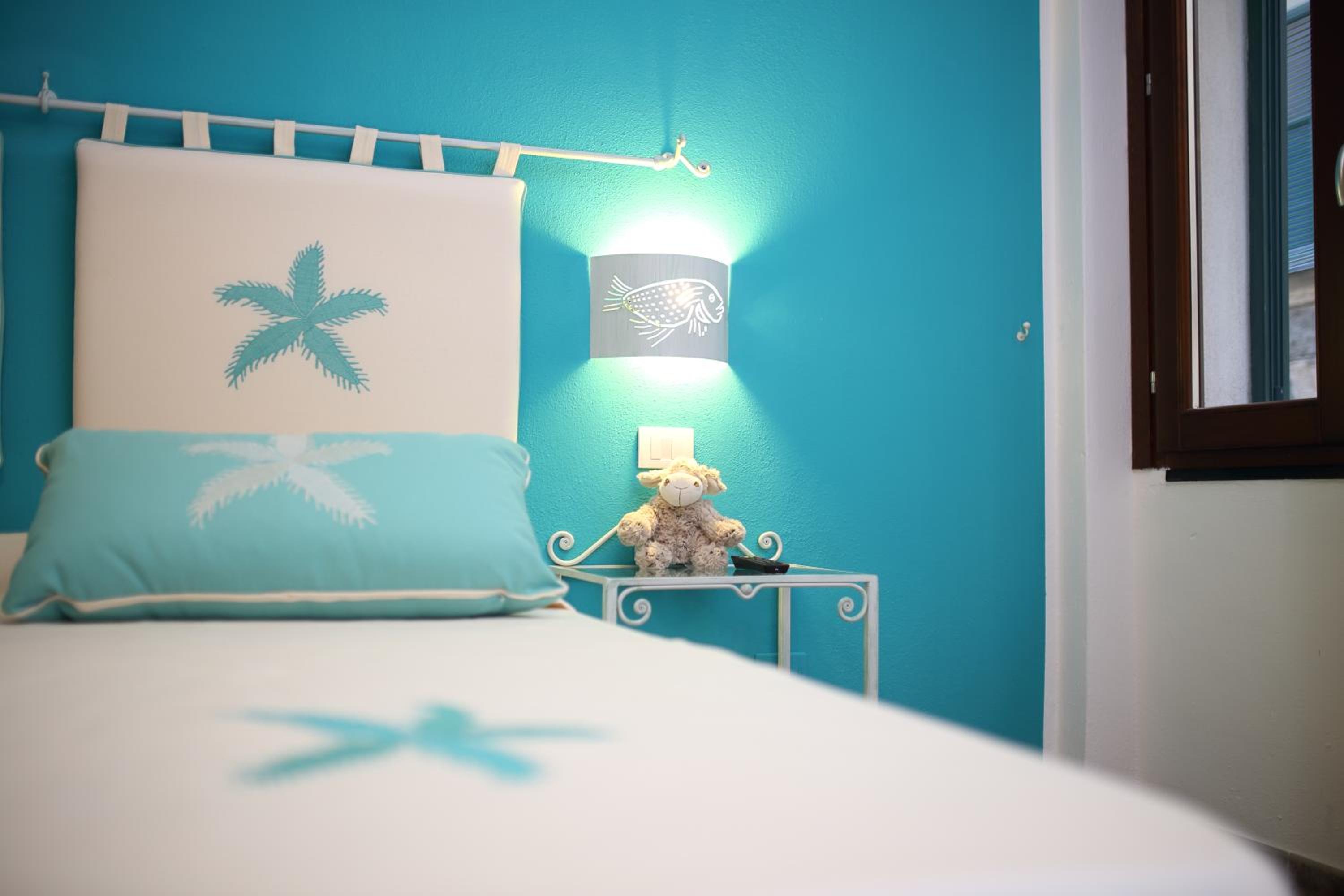 Double or Twin Room with Private Bathroom photo 3