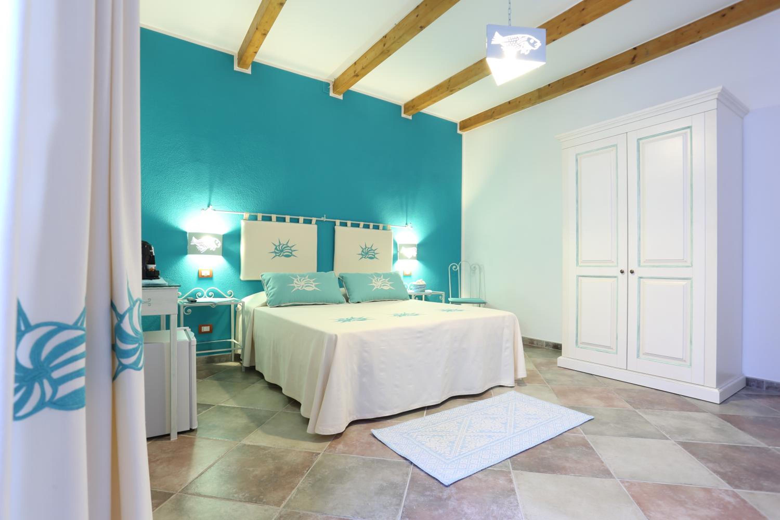 Quadruple Room with Private Bathroom photo 3