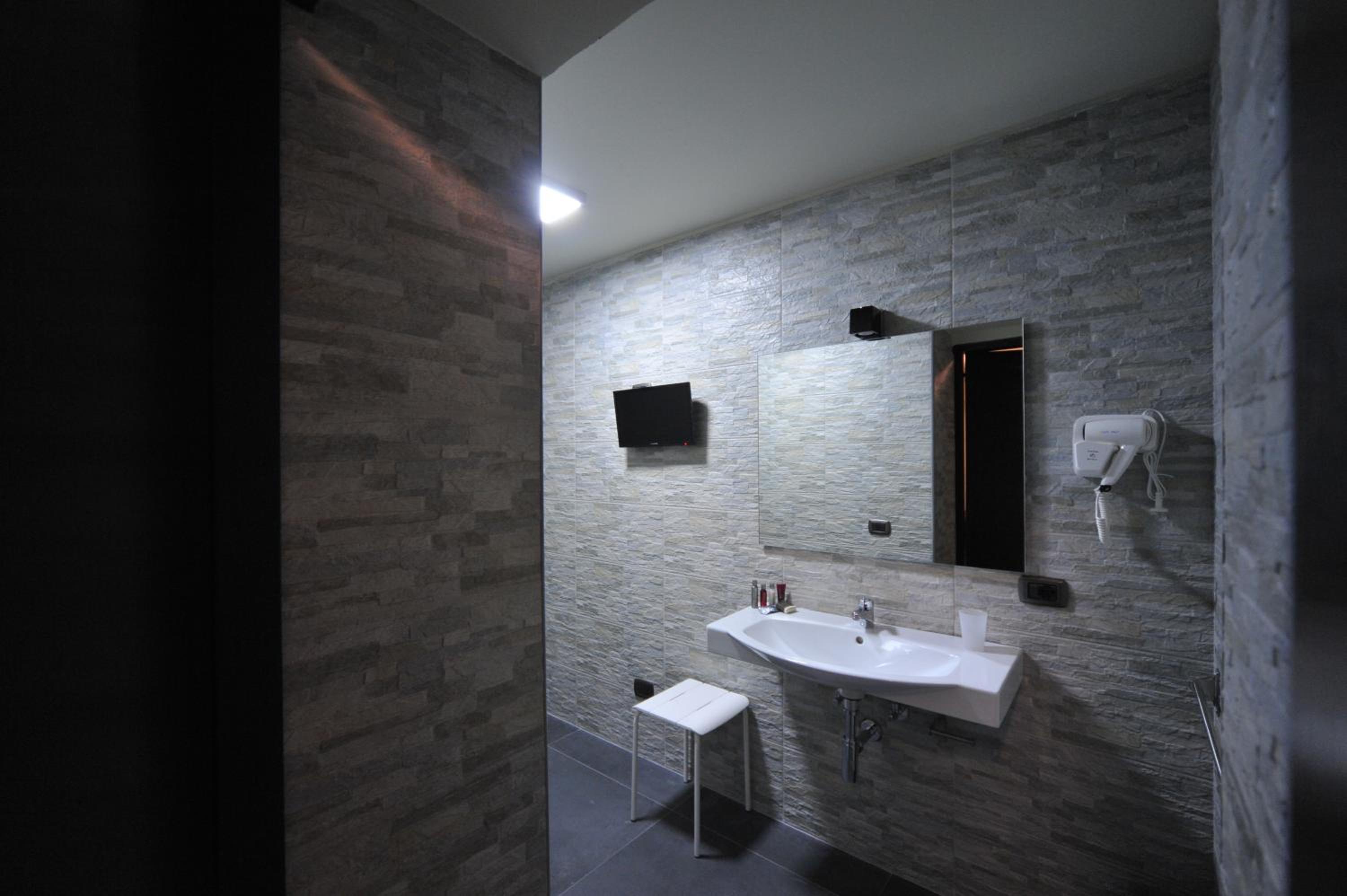 Double Room - Photo 4