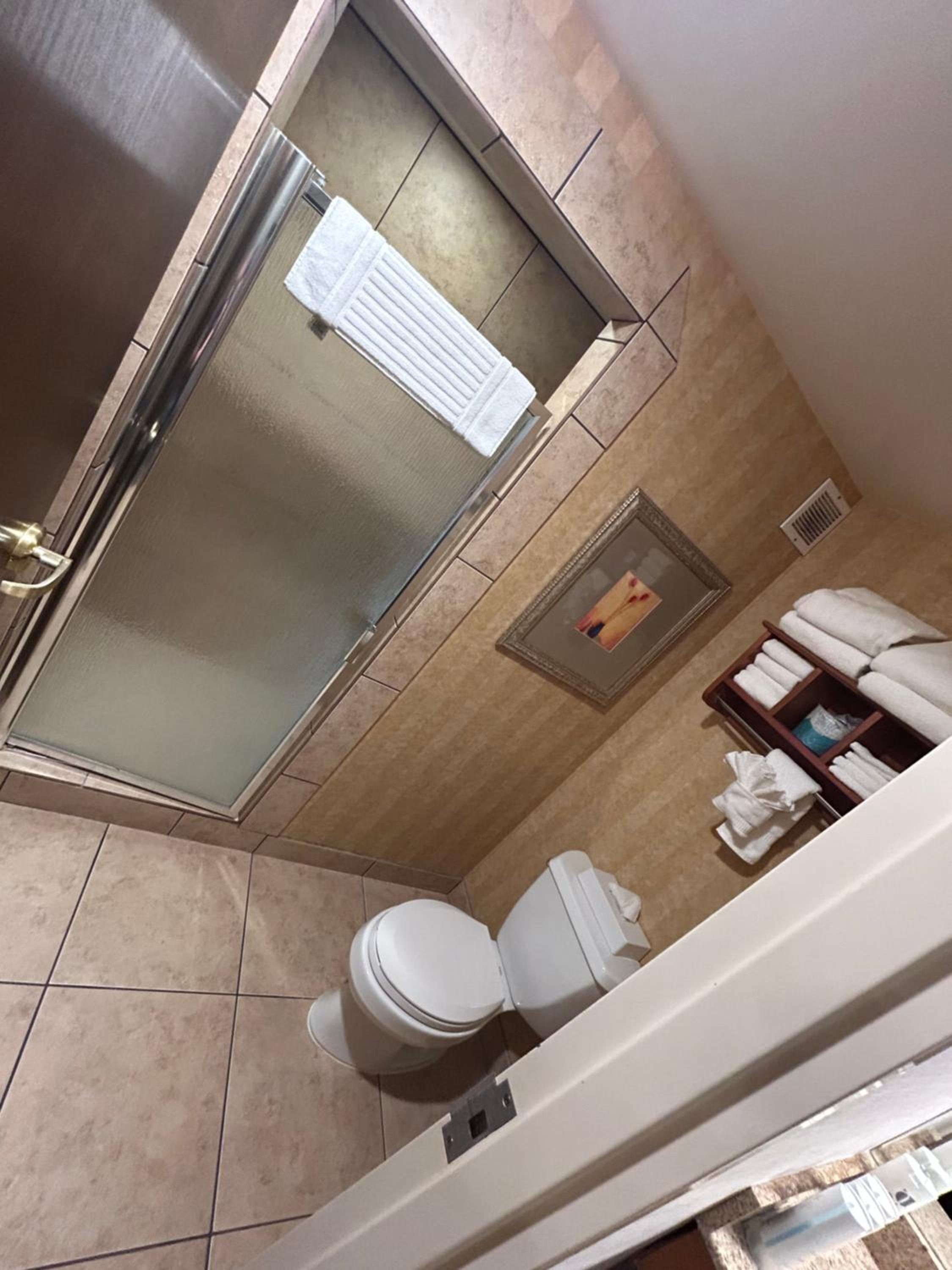 King Suite with Whirlpool - Non-Smoking photo 1