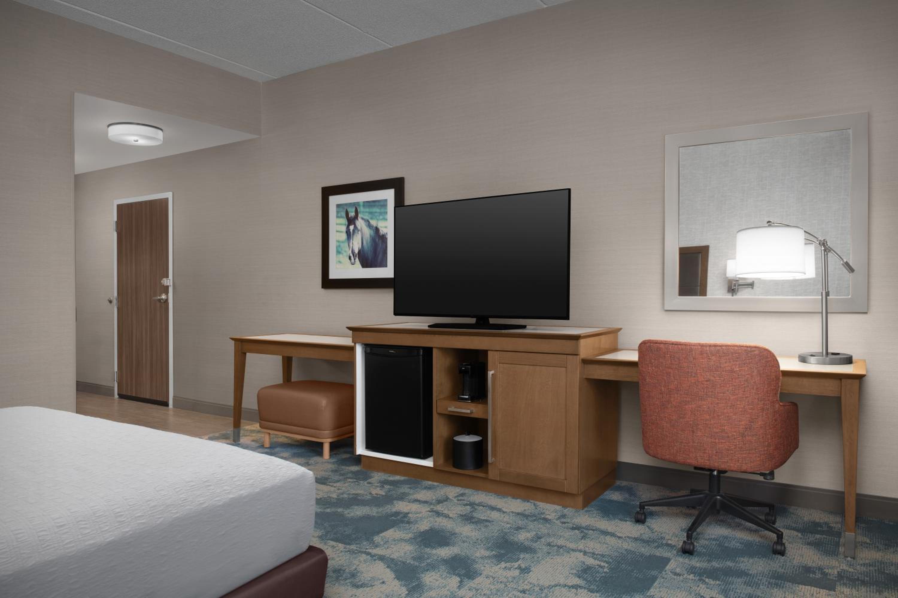 King Room with Accessible Tub - Mobility and Hearing Access/Non-Smoking photo 1