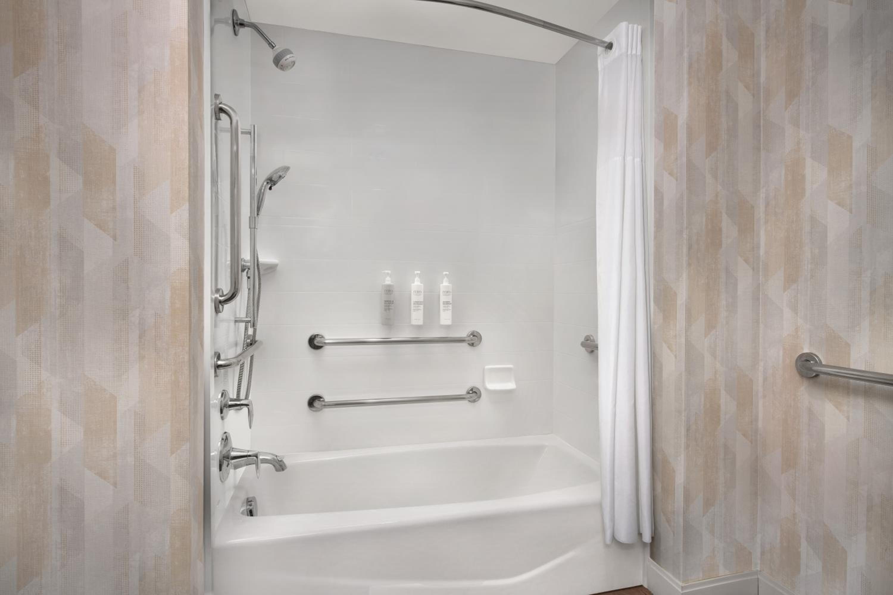 King Room with Accessible Tub - Mobility and Hearing Access/Non-Smoking photo 3