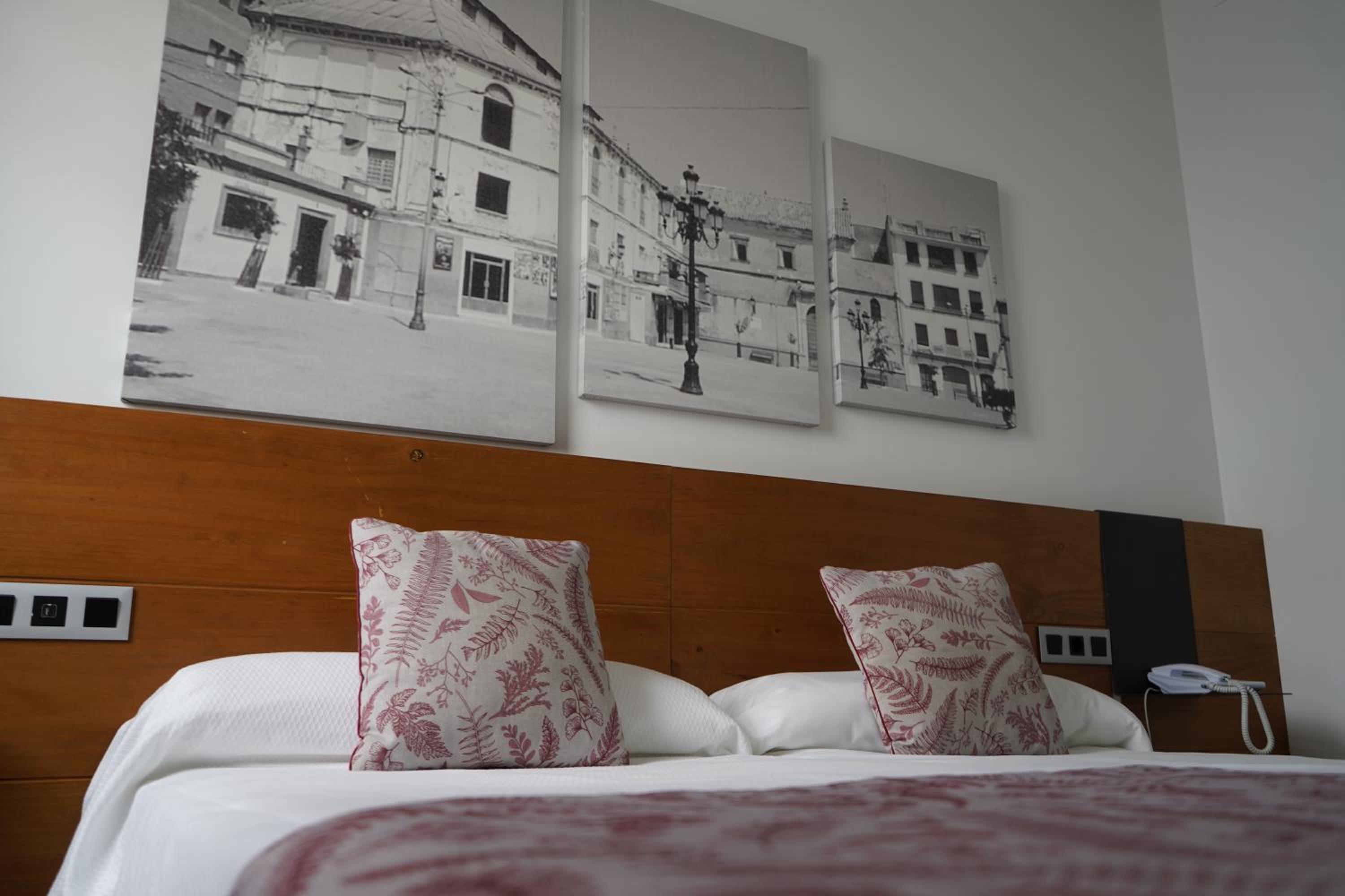 Double Room - Photo 3