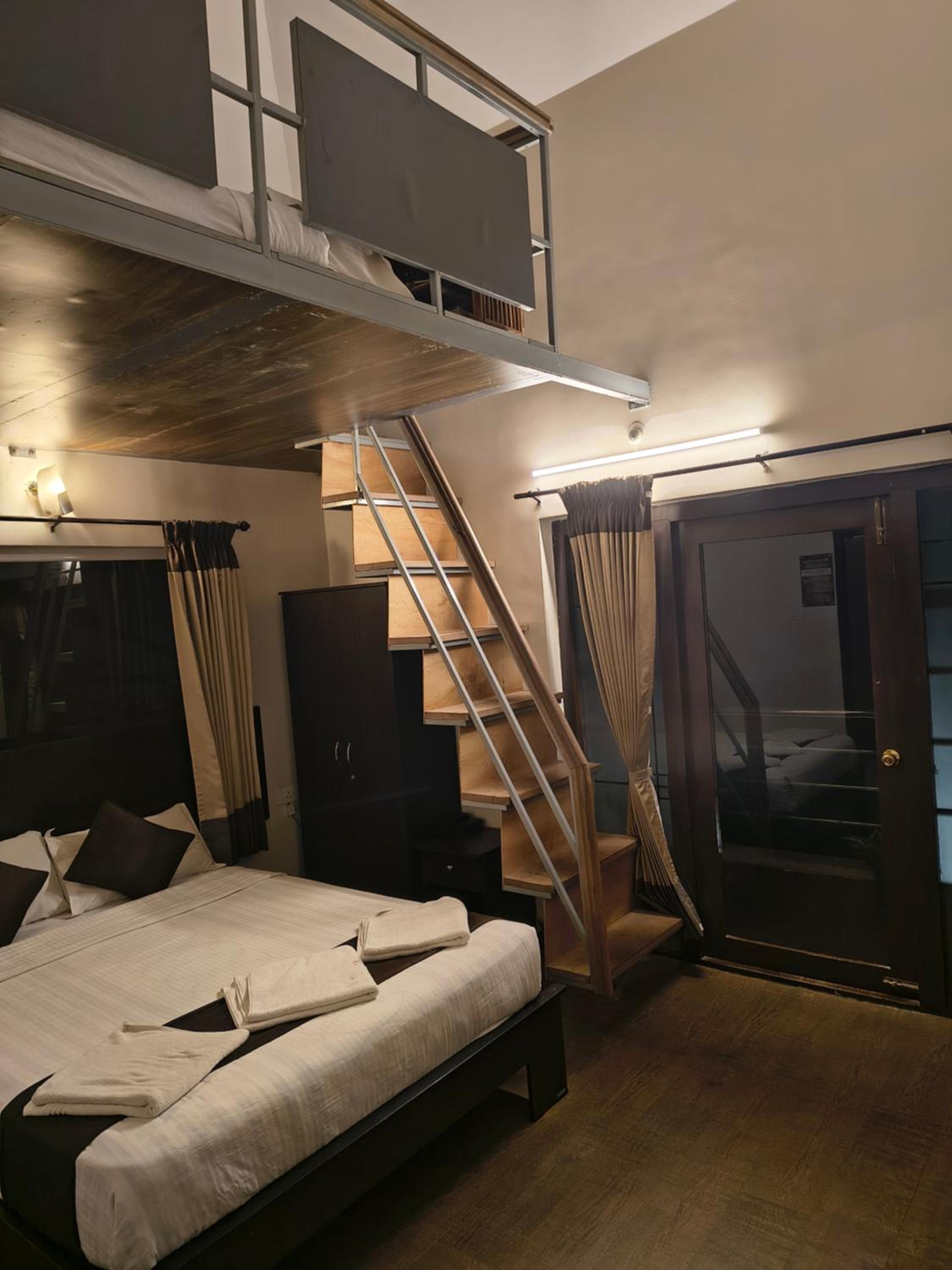 Deluxe Family Suite photo 2
