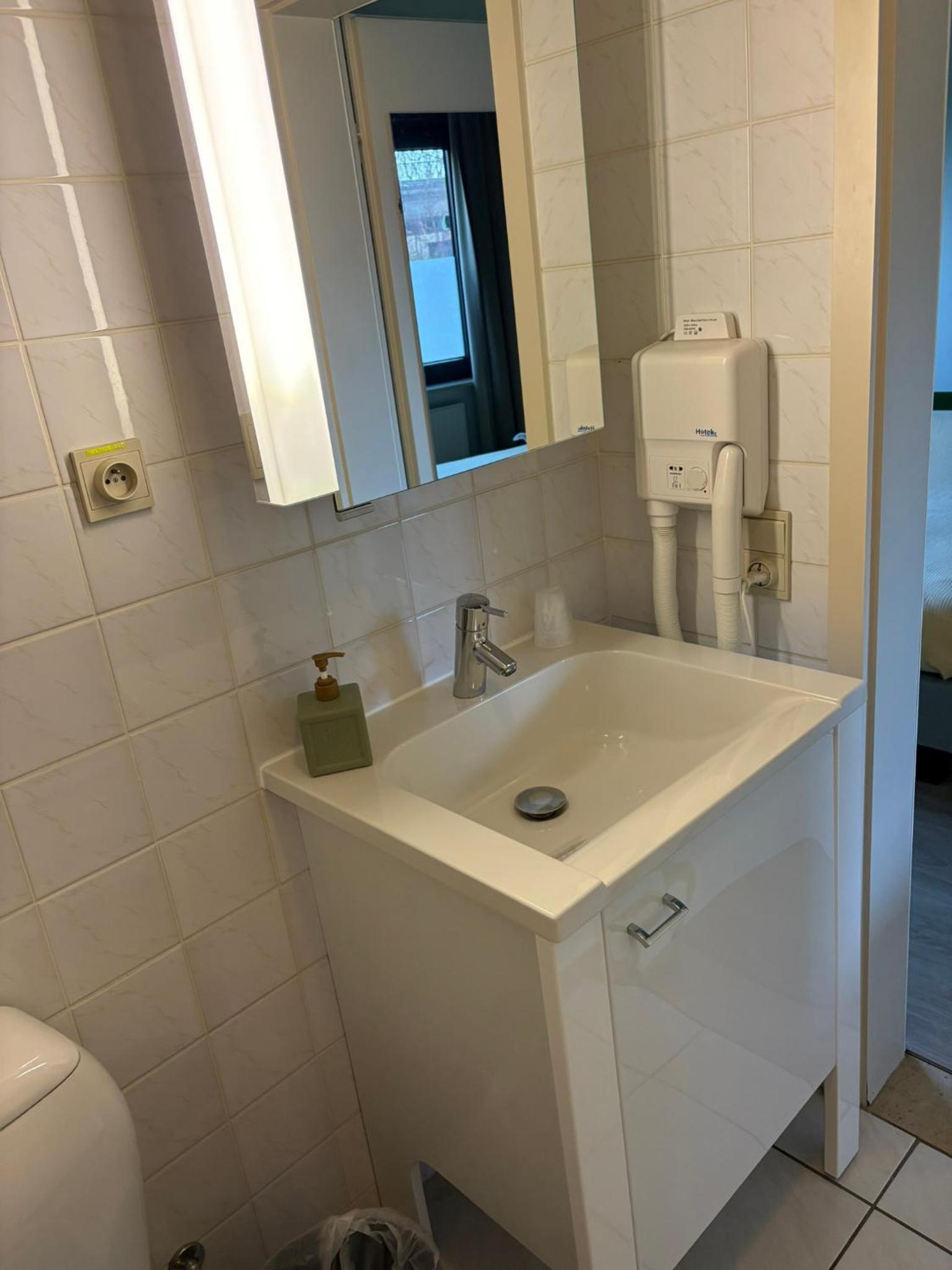 Deluxe Room - Photo 4