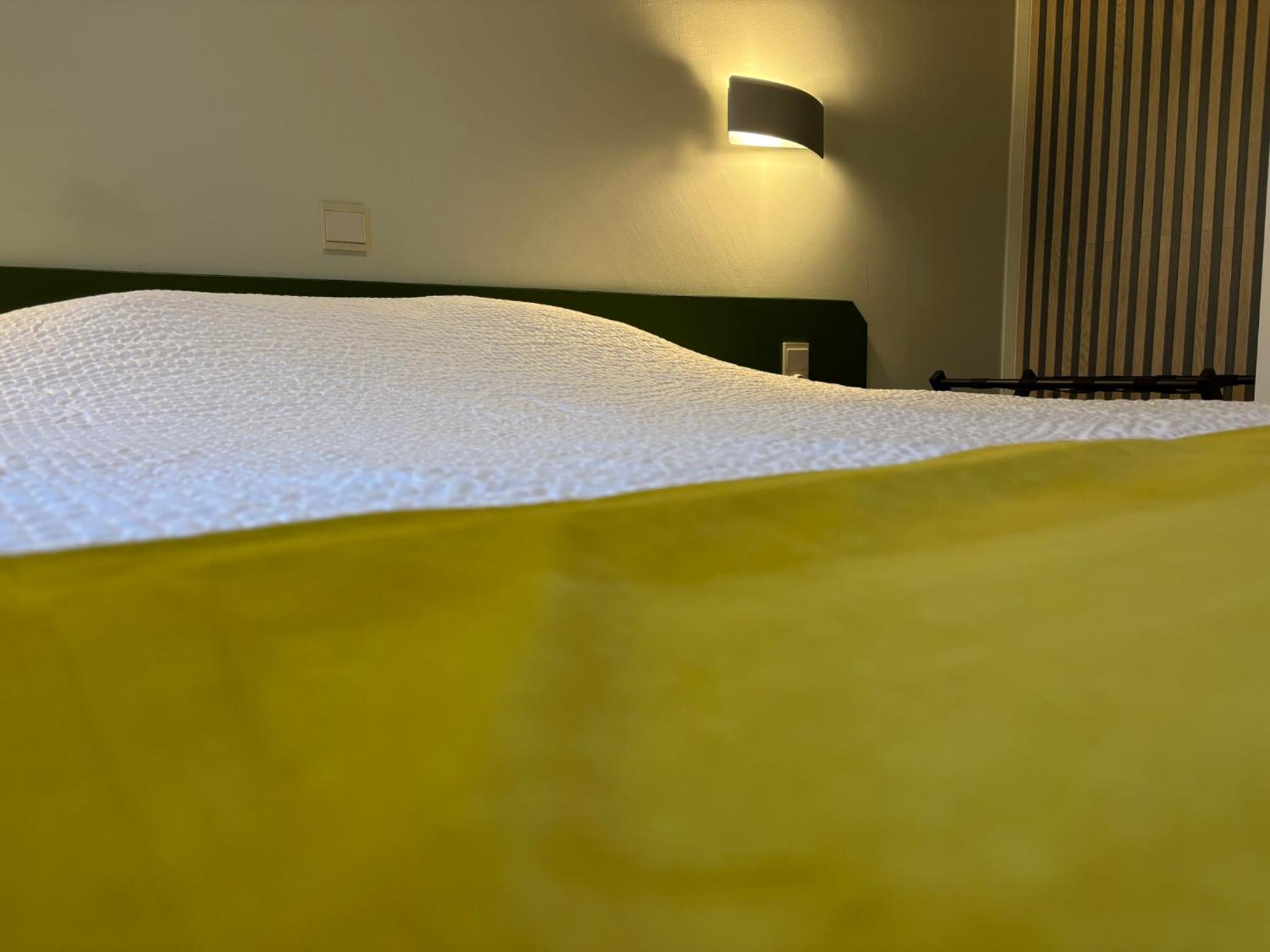 Deluxe Room - Photo 7