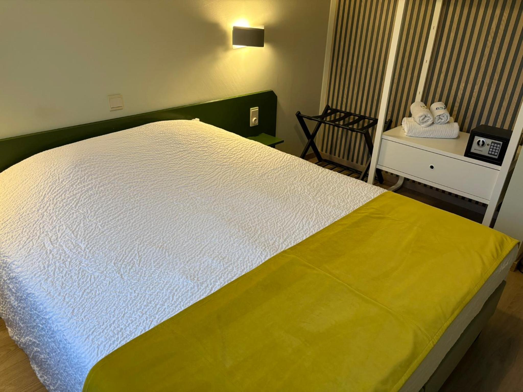 Deluxe Room - Photo 9