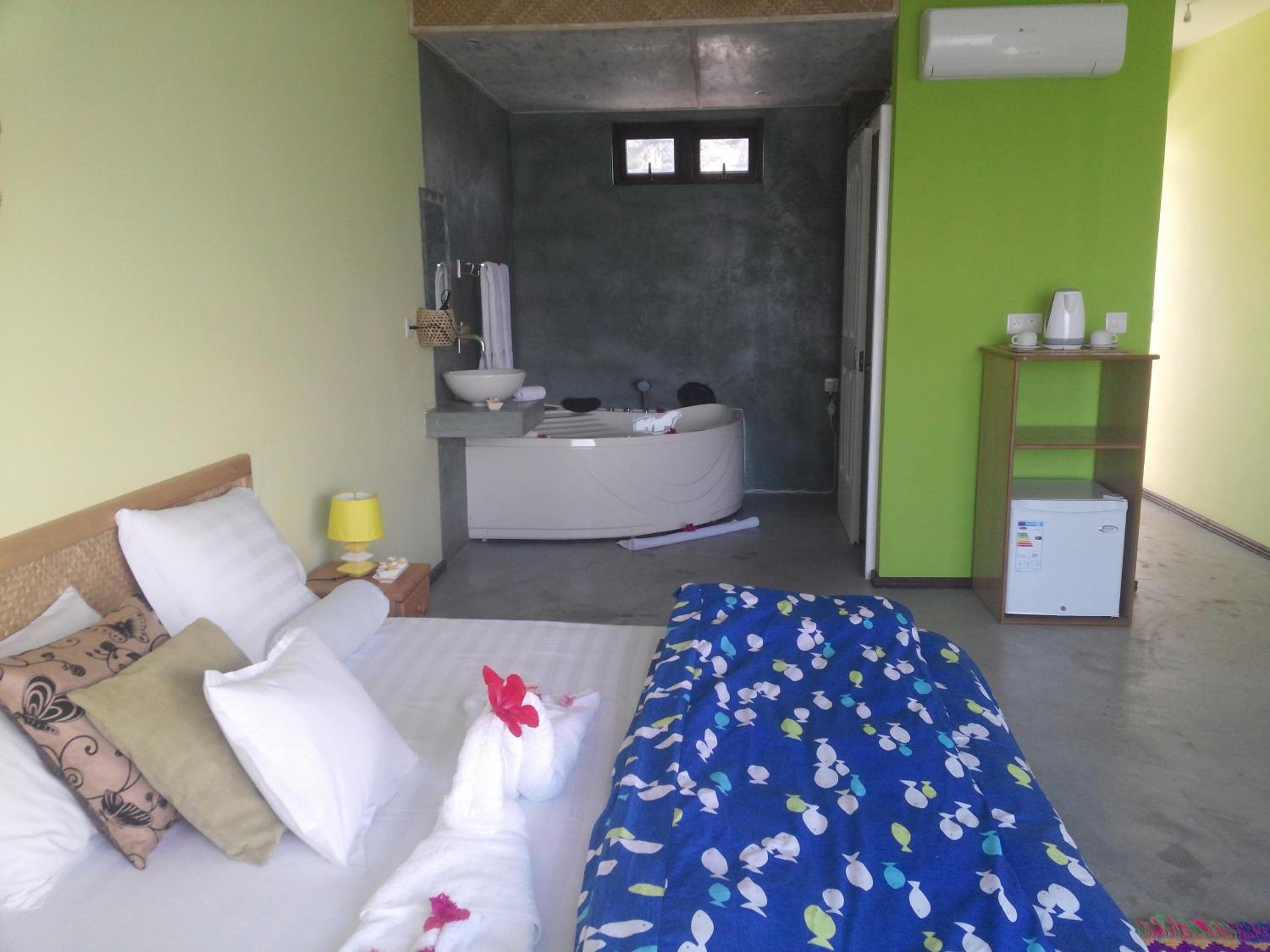 King Room with Spa Bath - Photo 6
