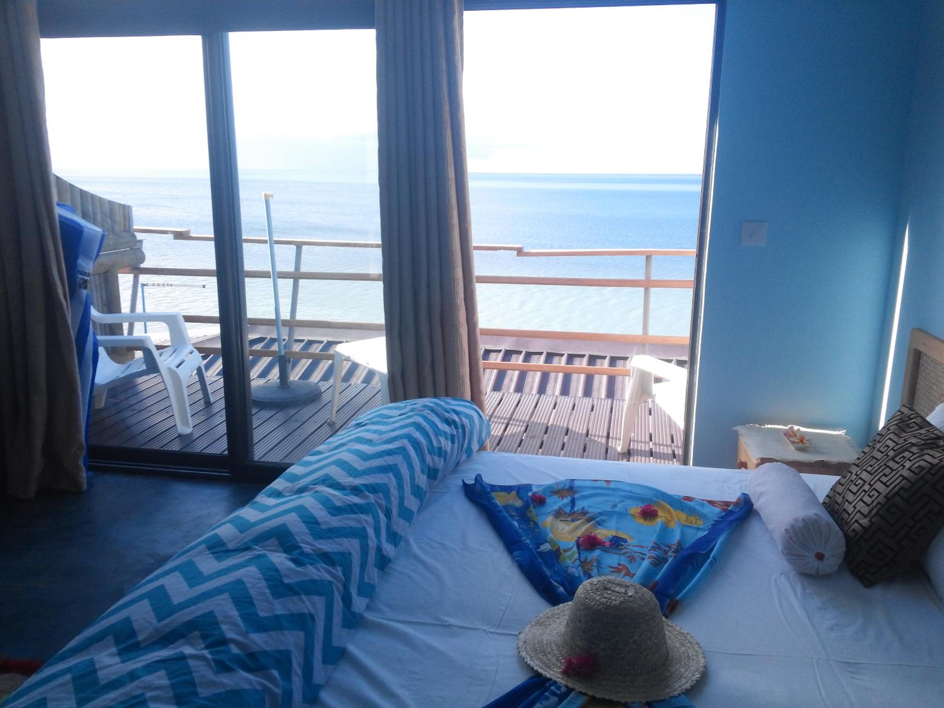 Double Room with Balcony and Sea View - Photo 3