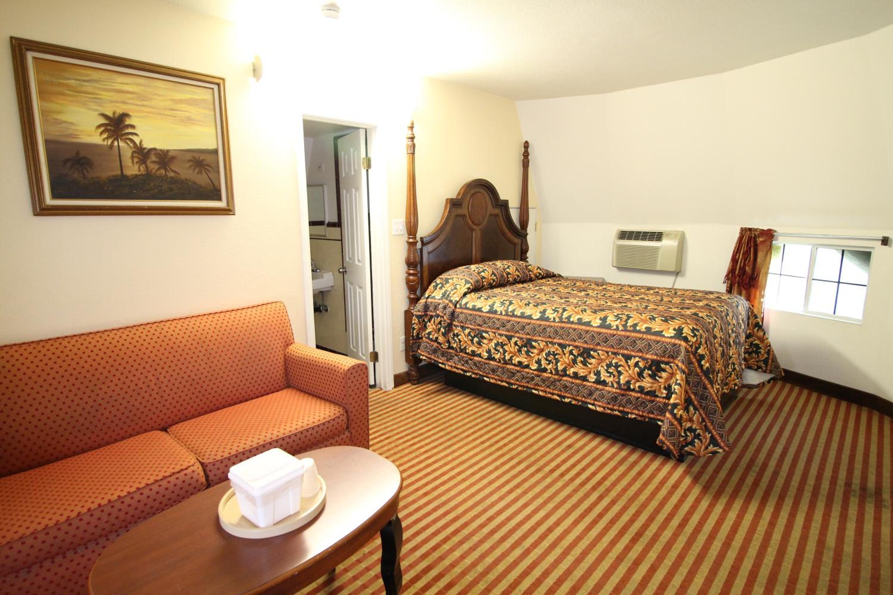 Deluxe Queen Room