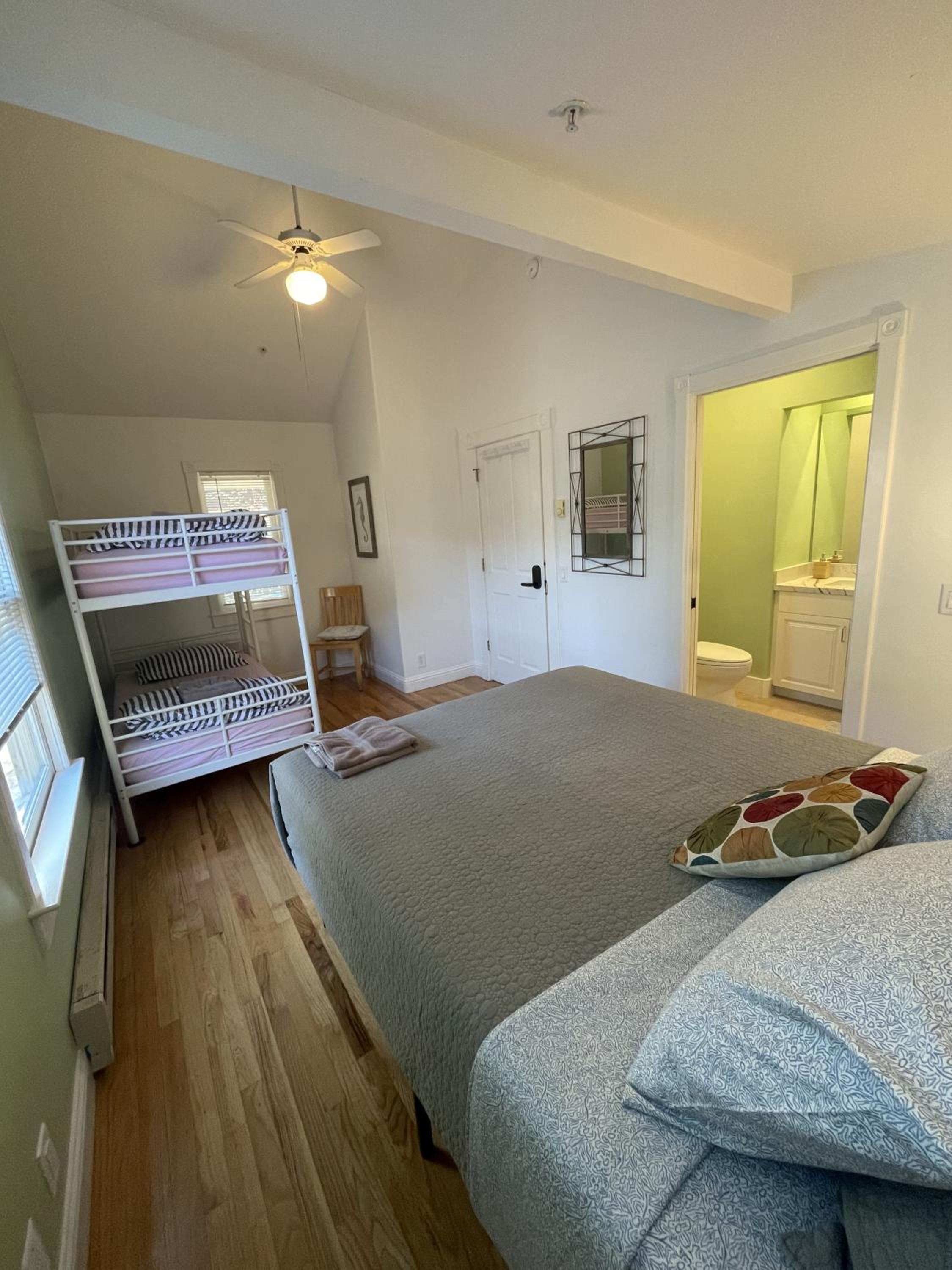 Double Room with Private Bathroom photo 2