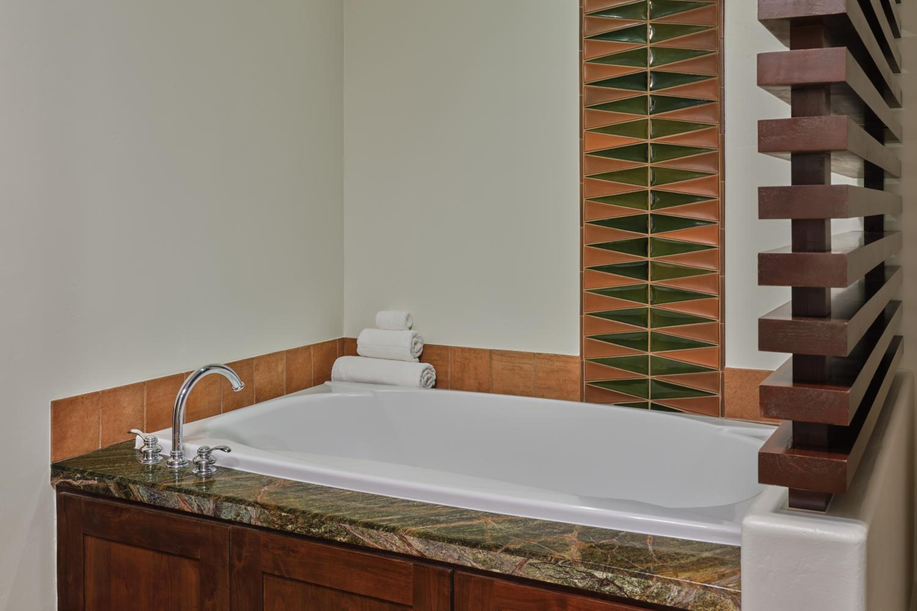 One Bedroom Accessible Tub photo 3
