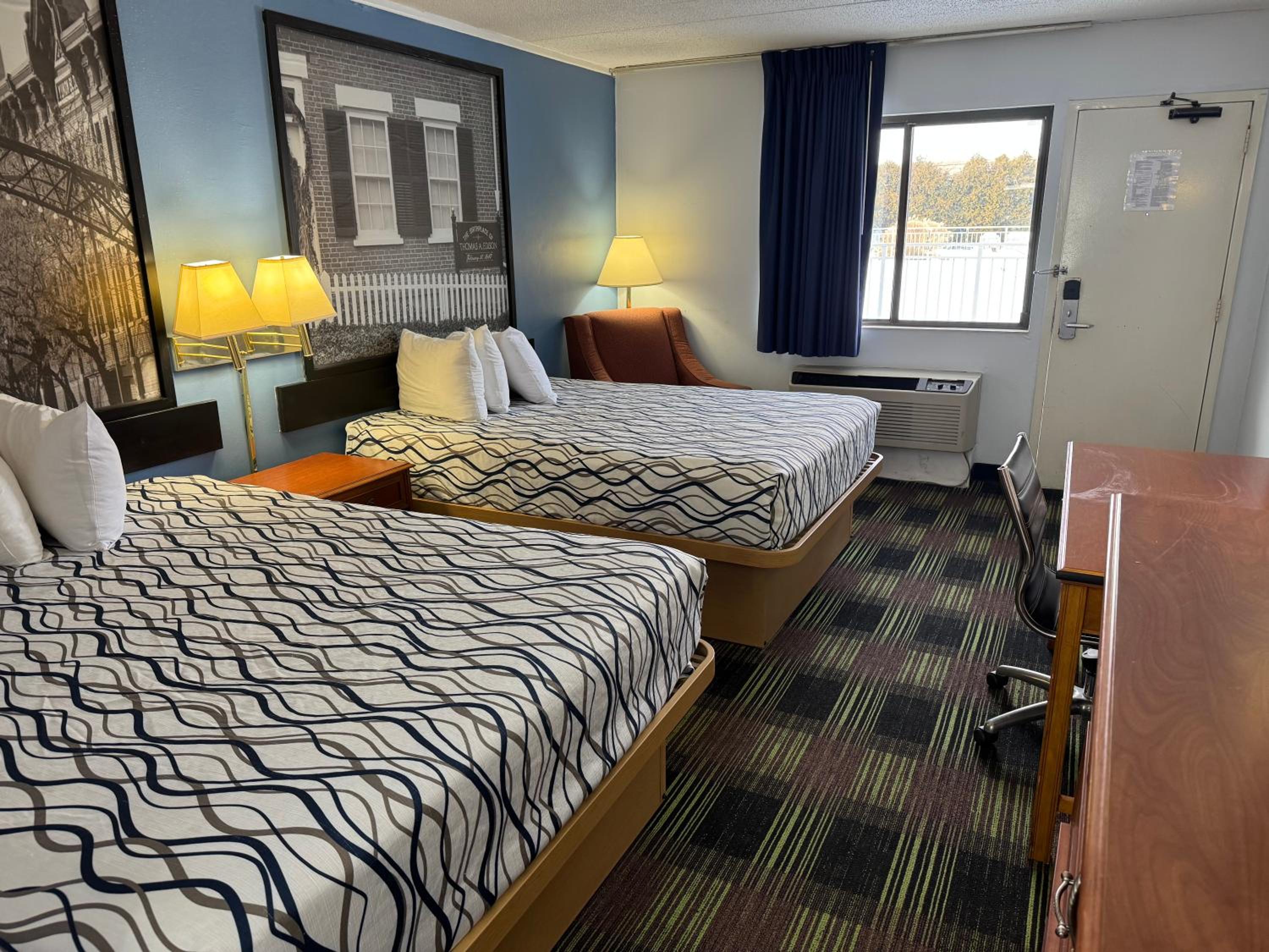 Standard Queen Room