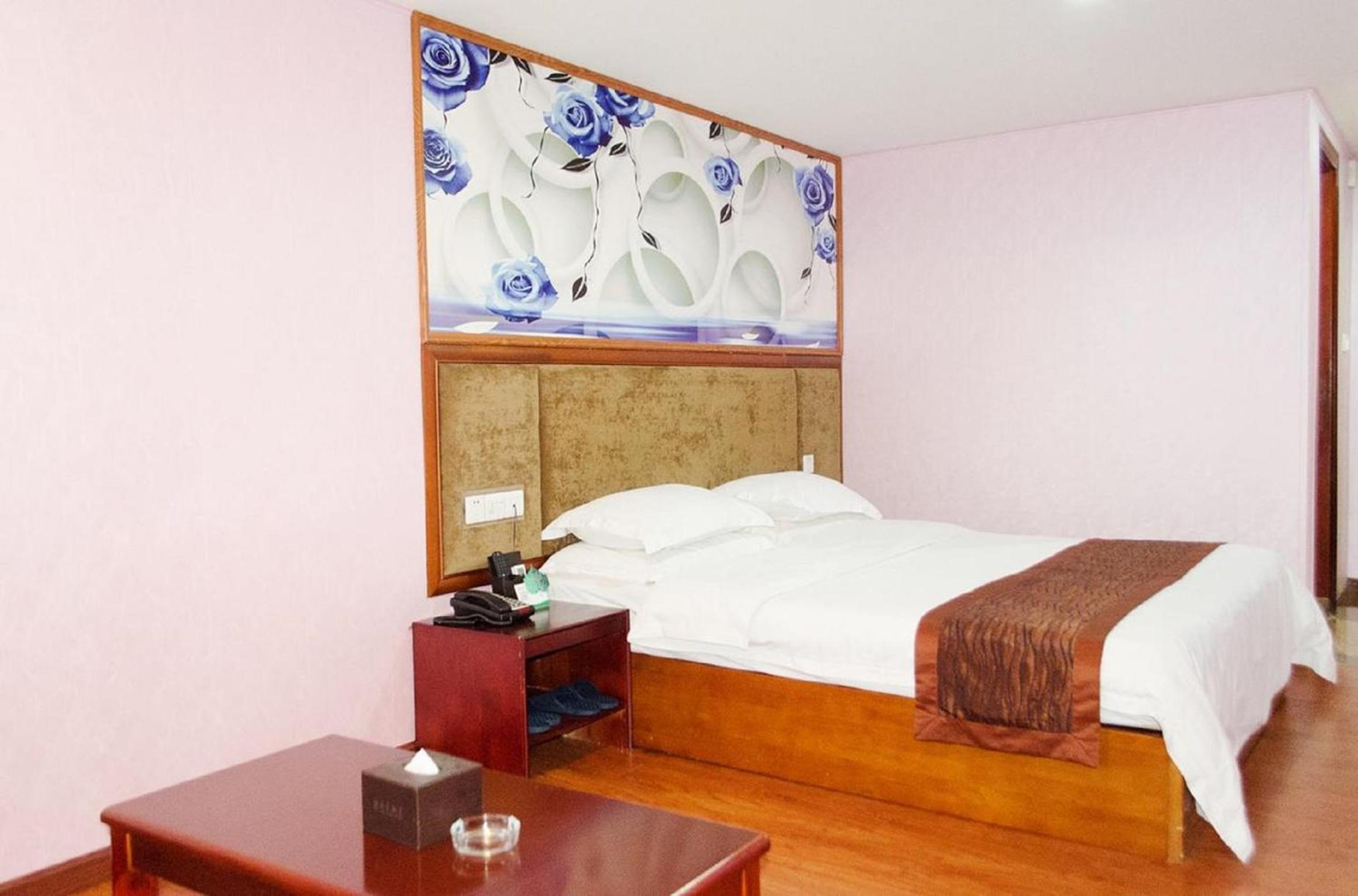 Standard Queen Room