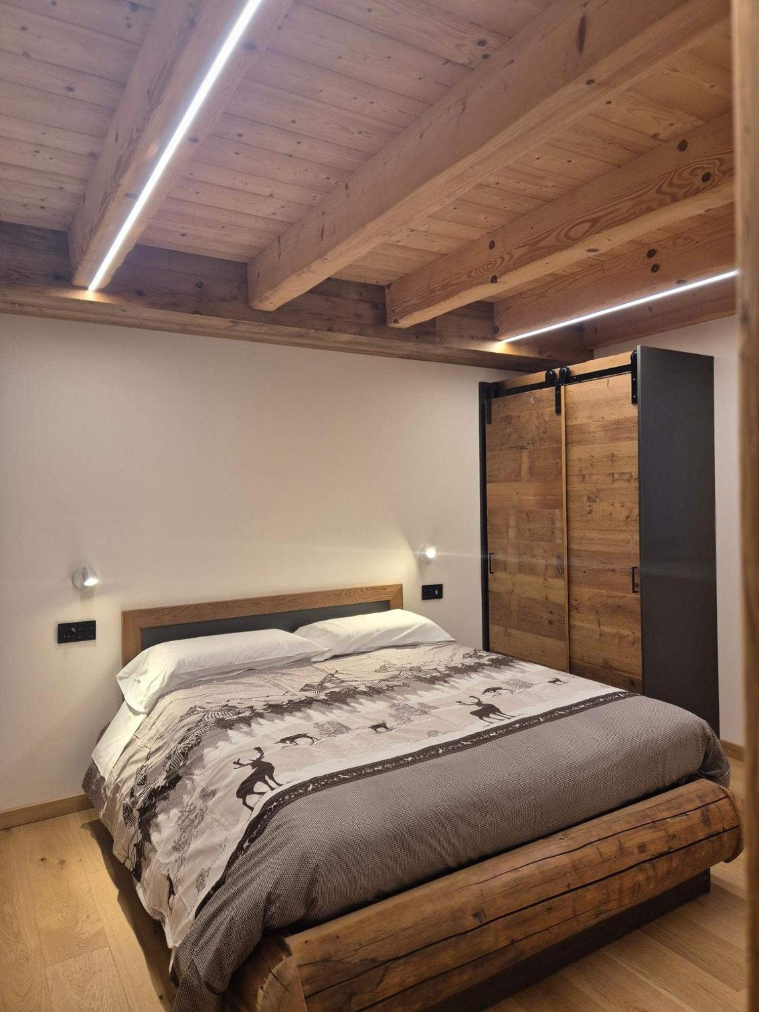 Two-Bedroom Apartment with Mountain View photo 3