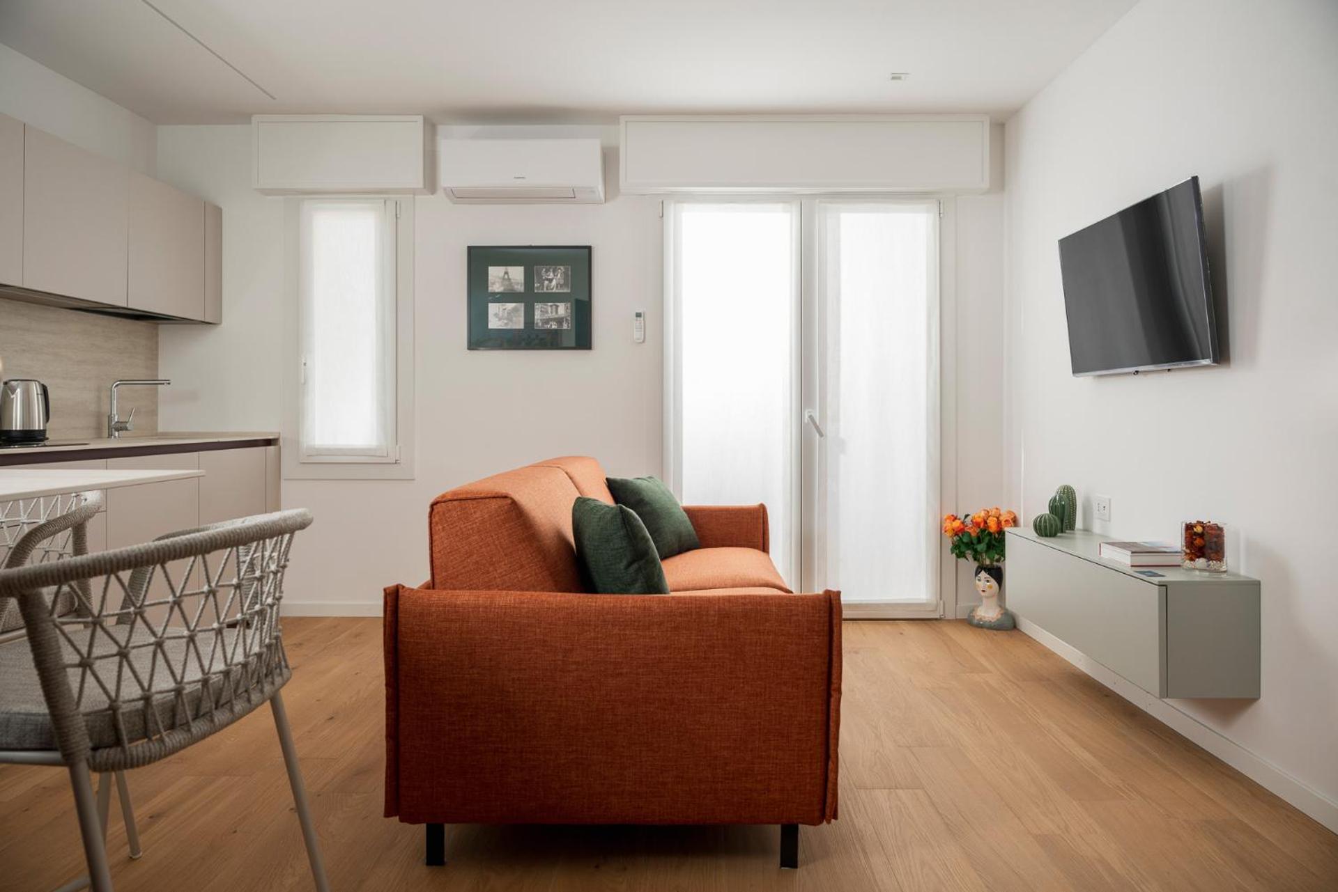 Superior One-Bedroom Apartment with Balcony