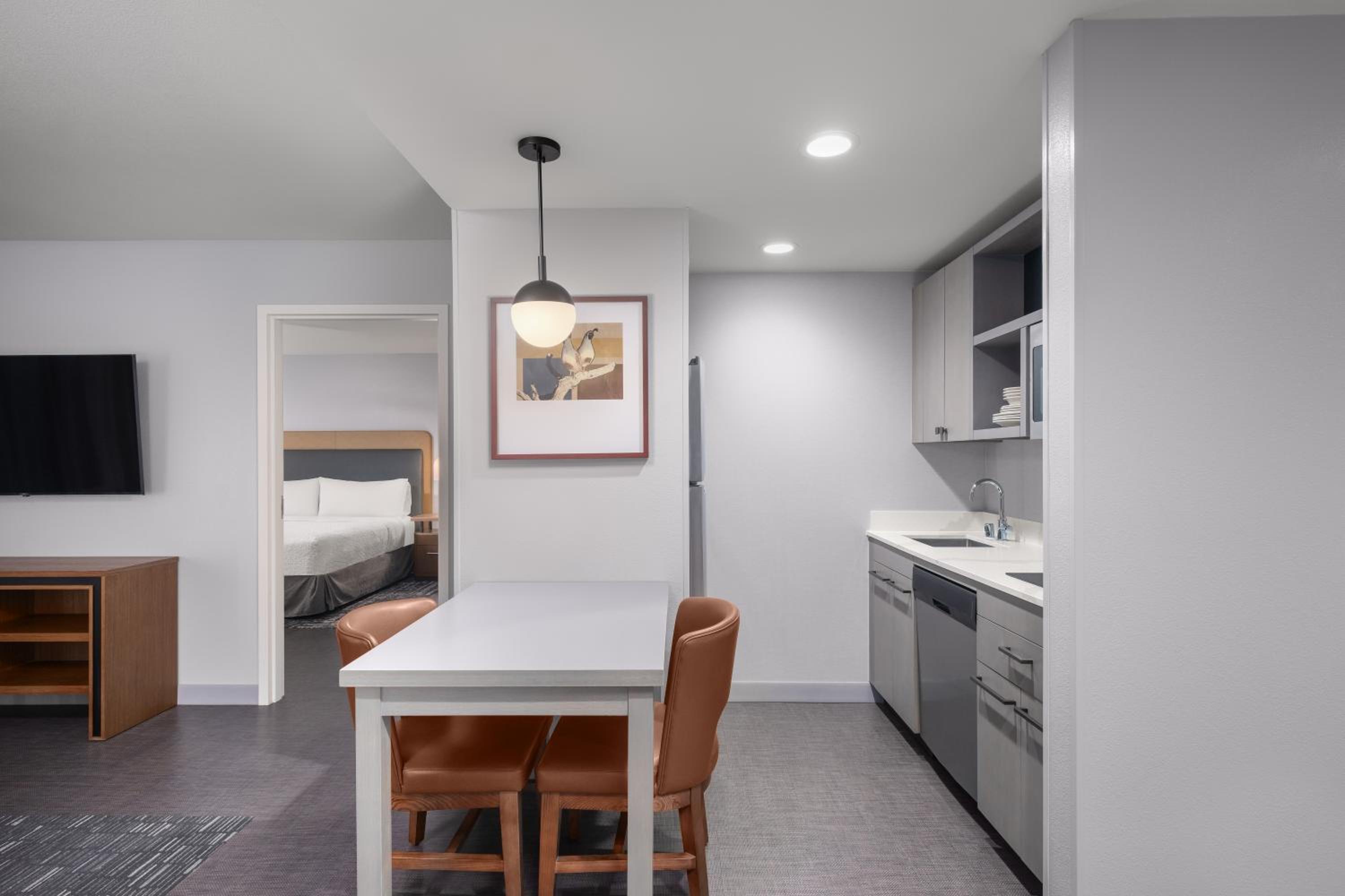 One-Bedroom King Suite - Photo 4