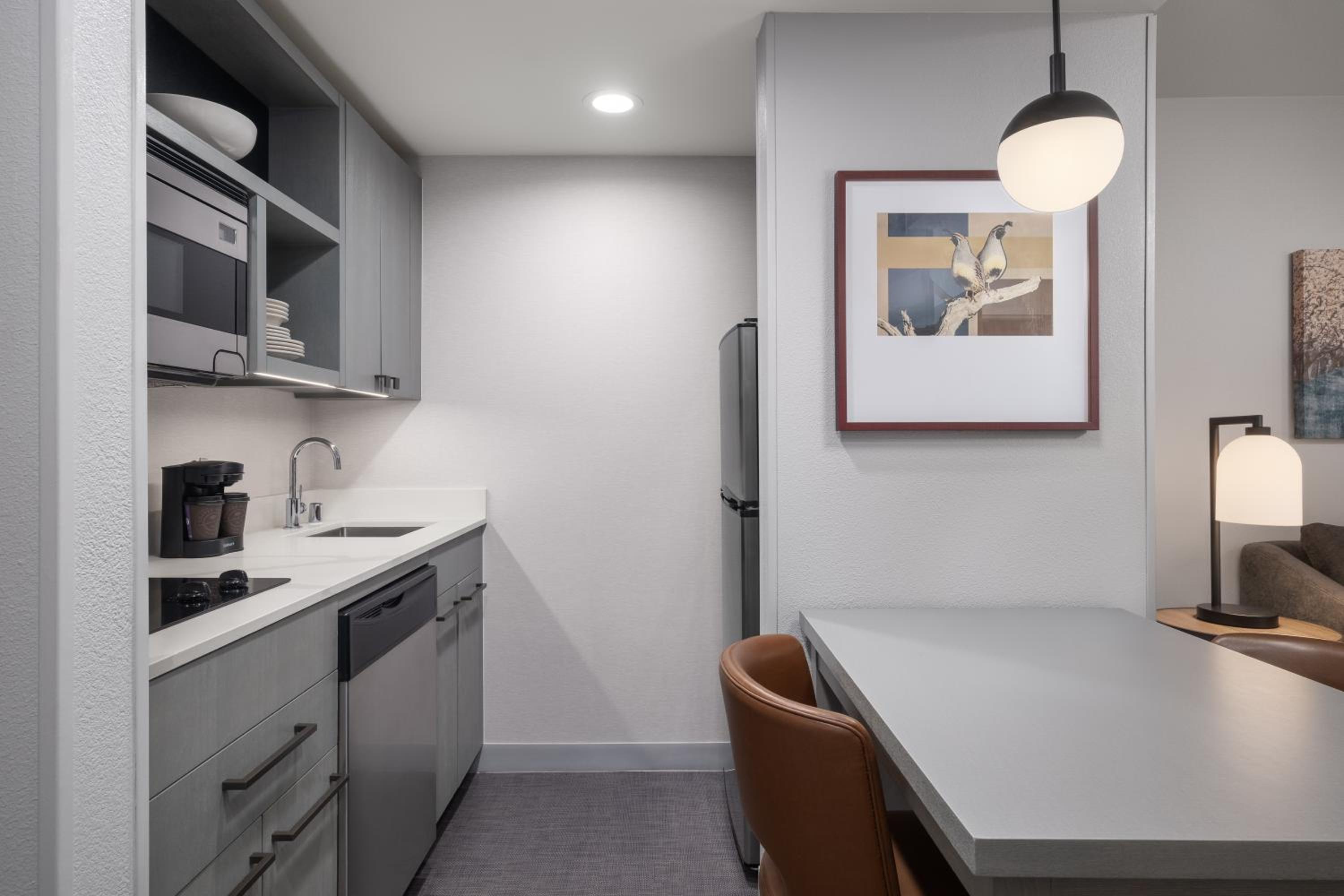 One-Bedroom King Suite - Photo 8