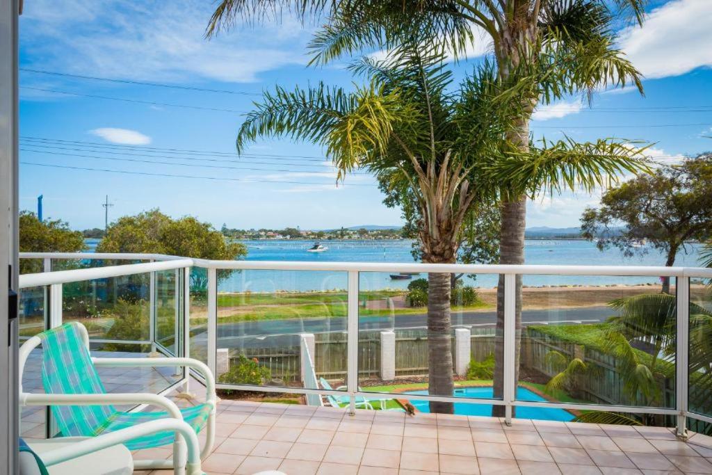One-Bedroom Apartment with Lake View photo 3