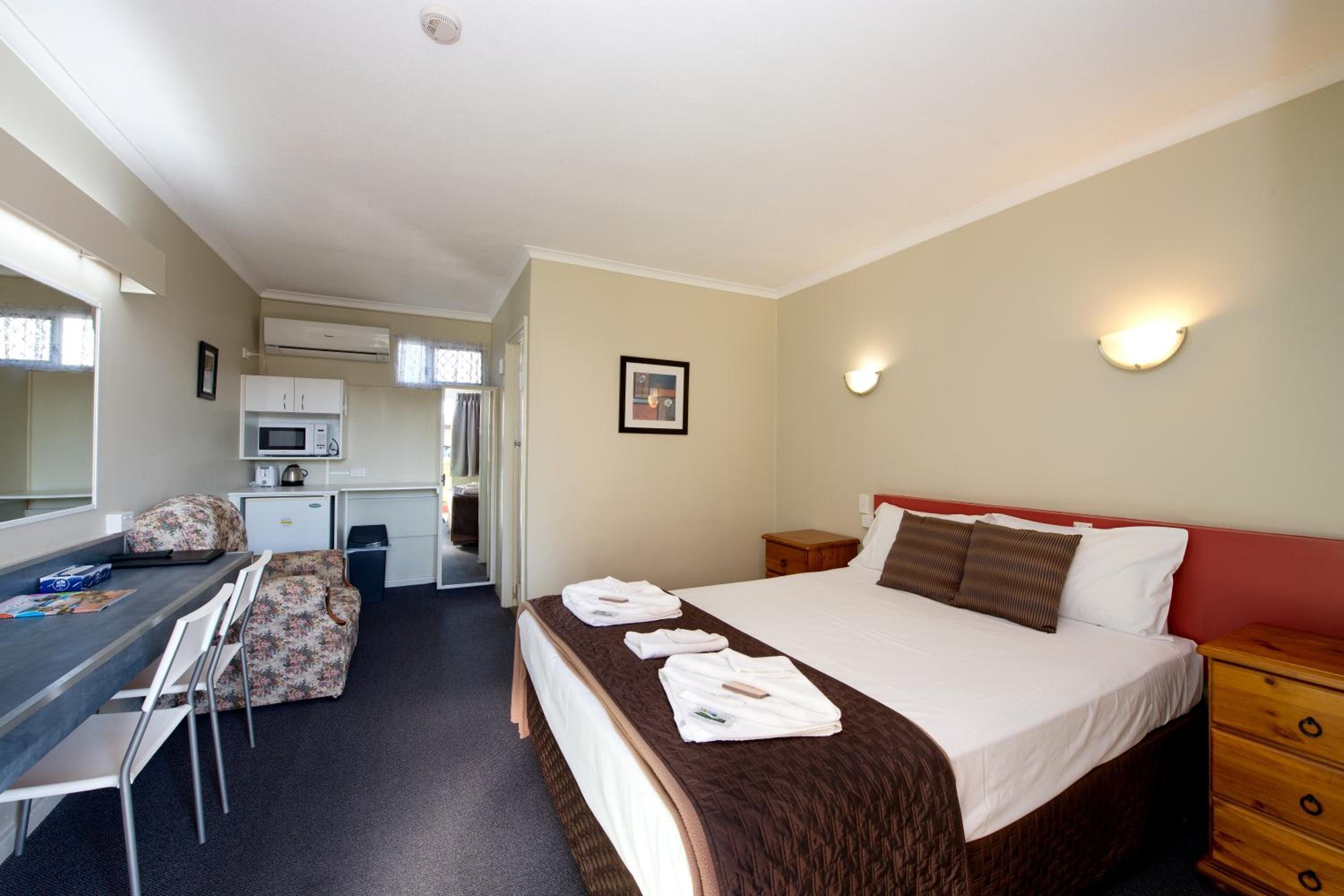 Standard Queen Room photo 1