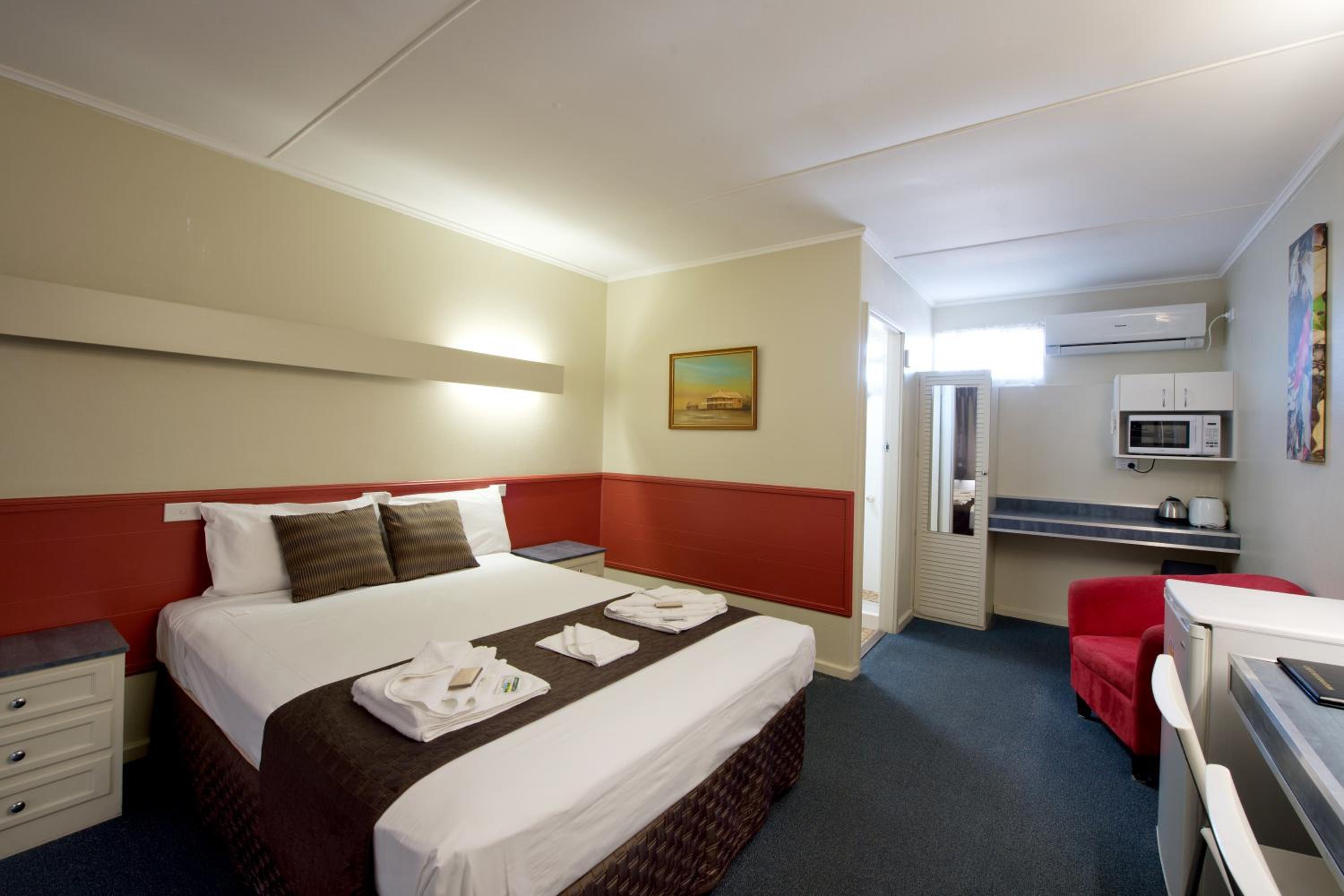 Standard Queen Room photo 2
