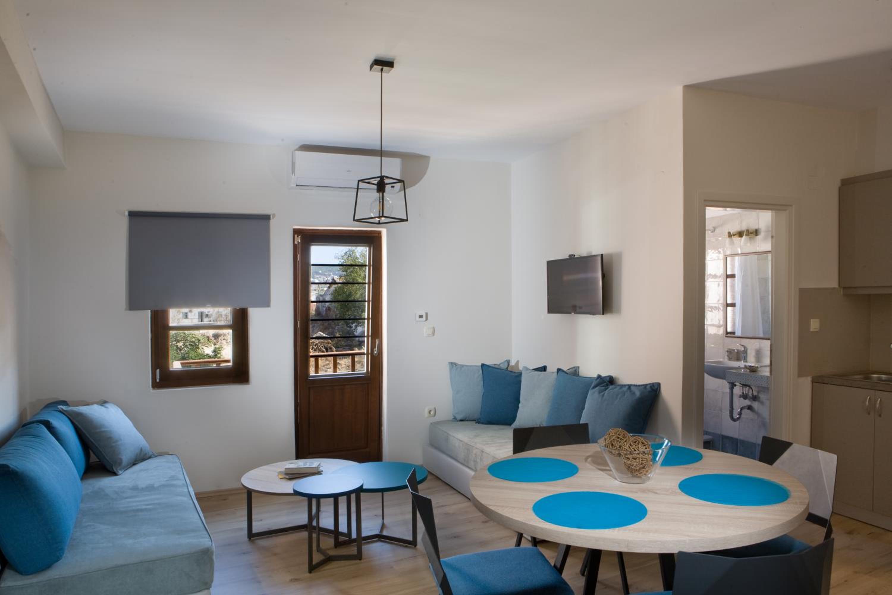 Apartment with Balcony photo 1