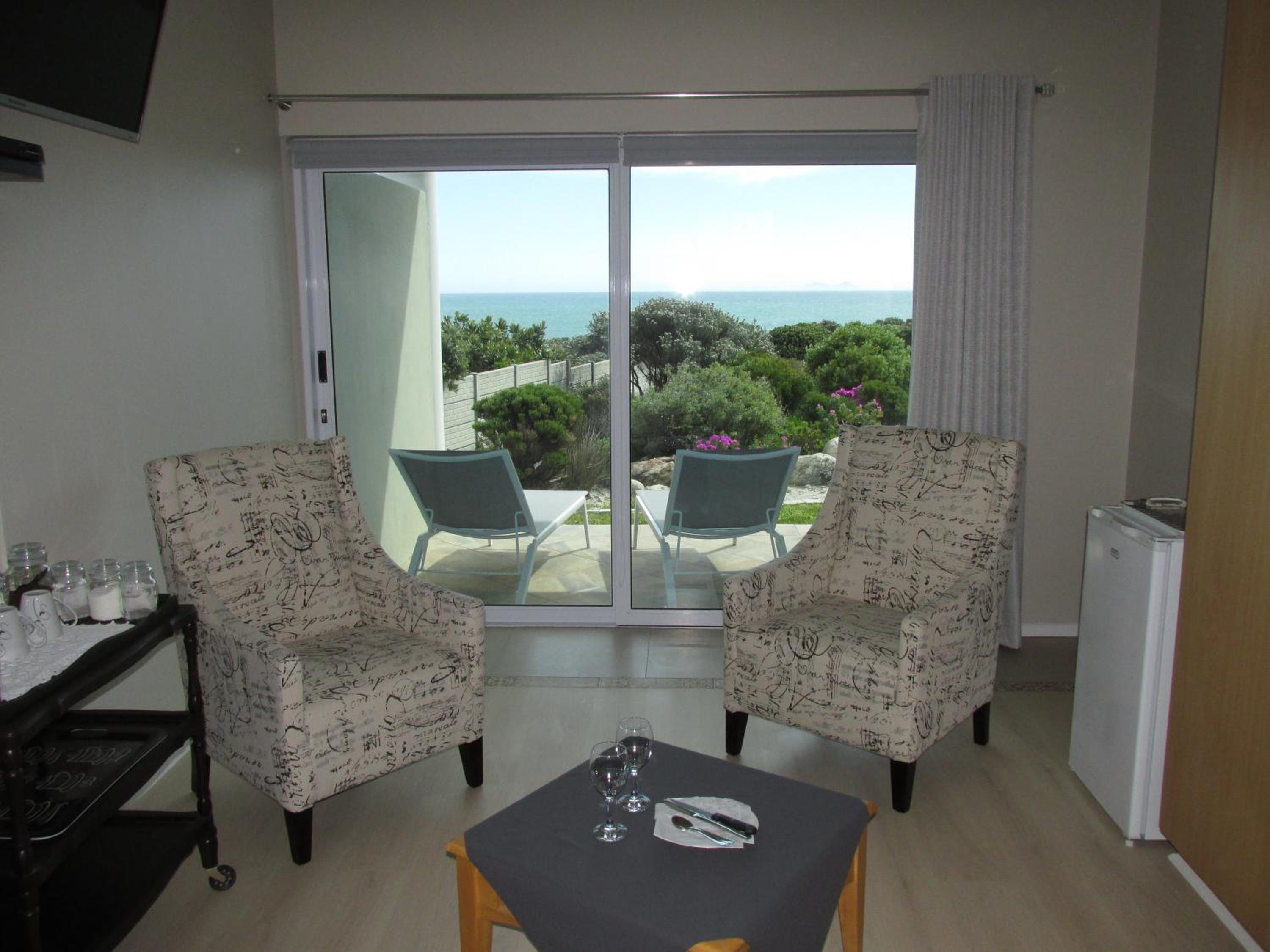King Room With Partial Sea View And Patio photo 3