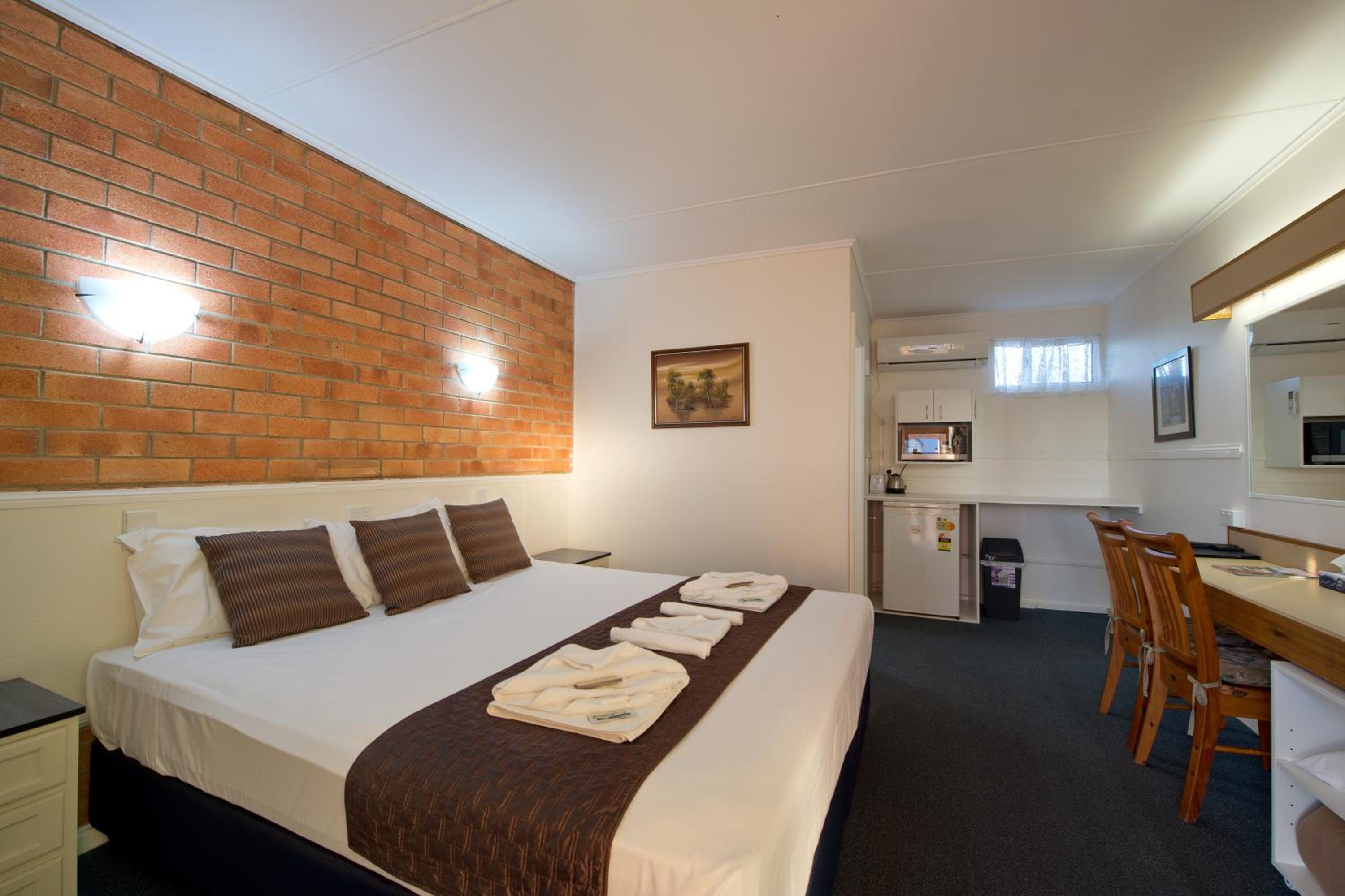 Standard King Room photo 1