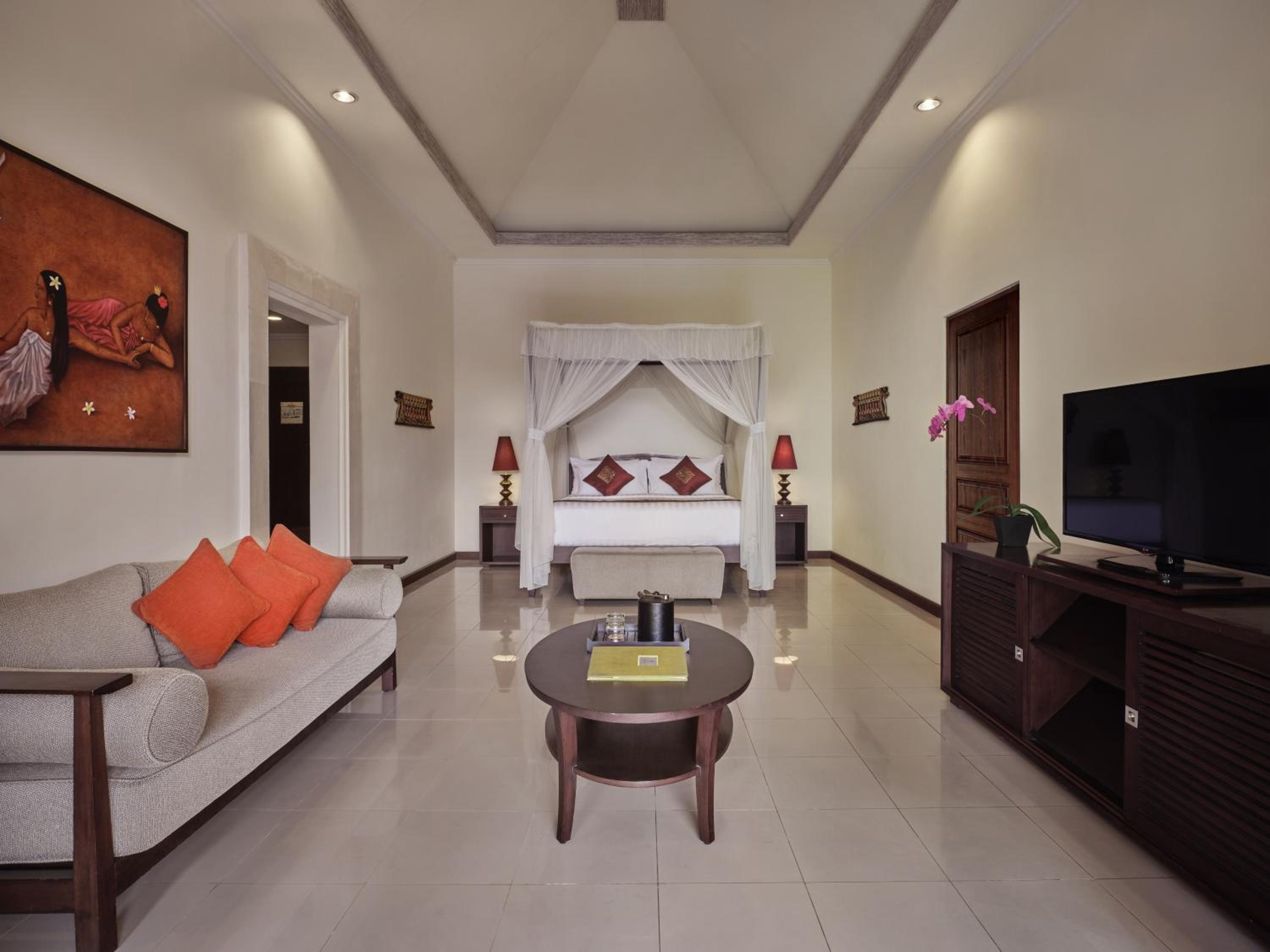 Suite - Photo 1