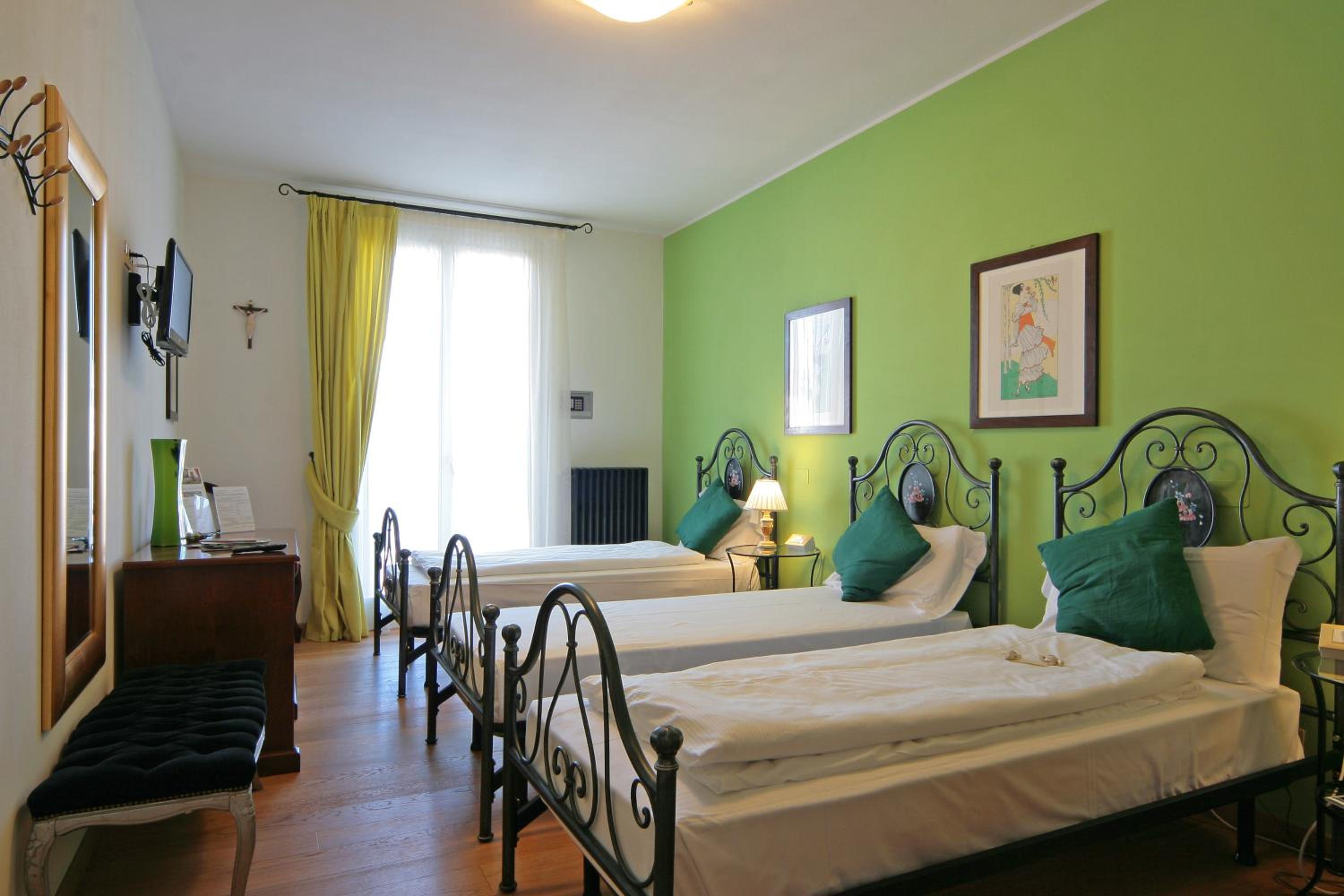 Triple Room - Photo 1