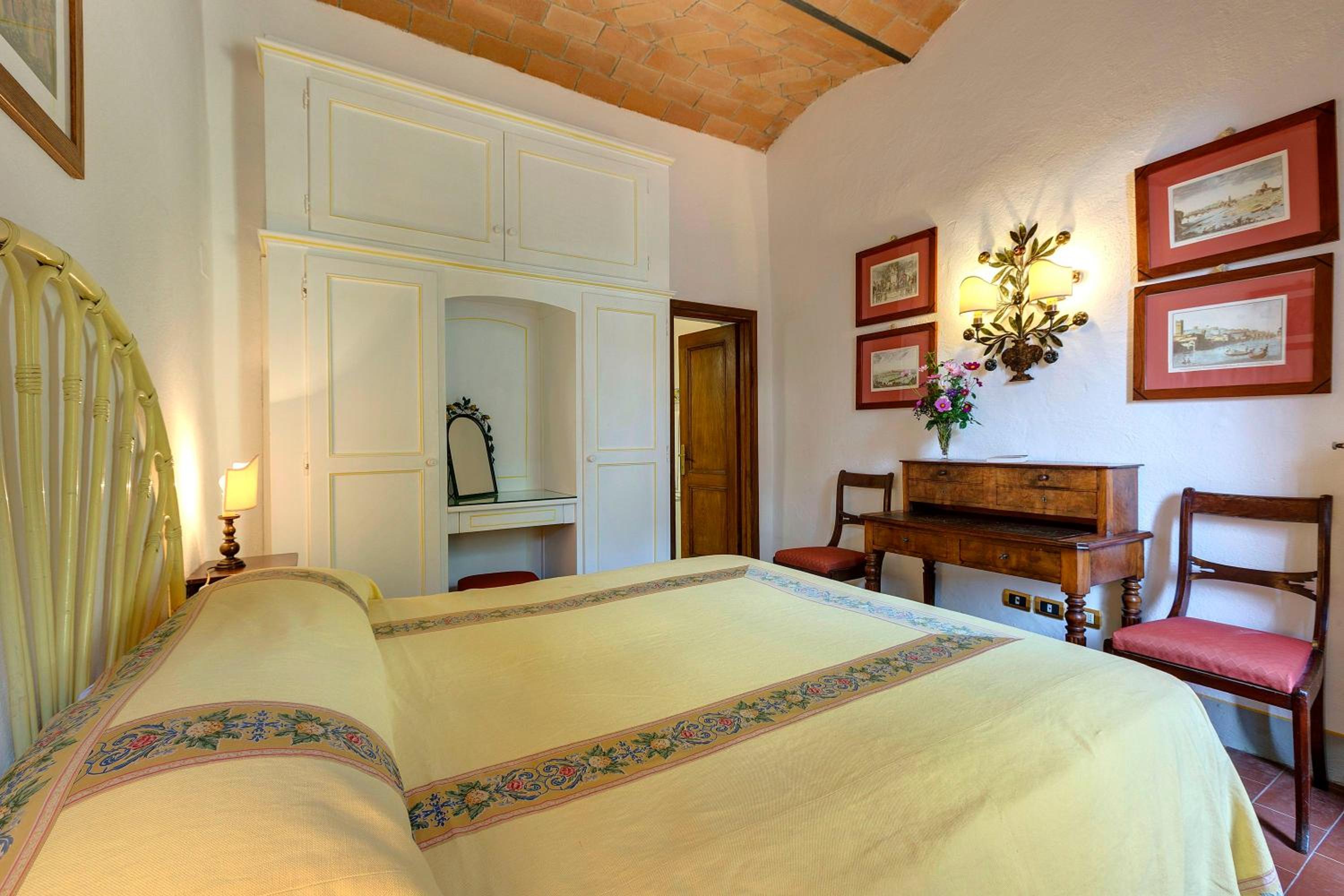 Classic Double Room - Photo 13