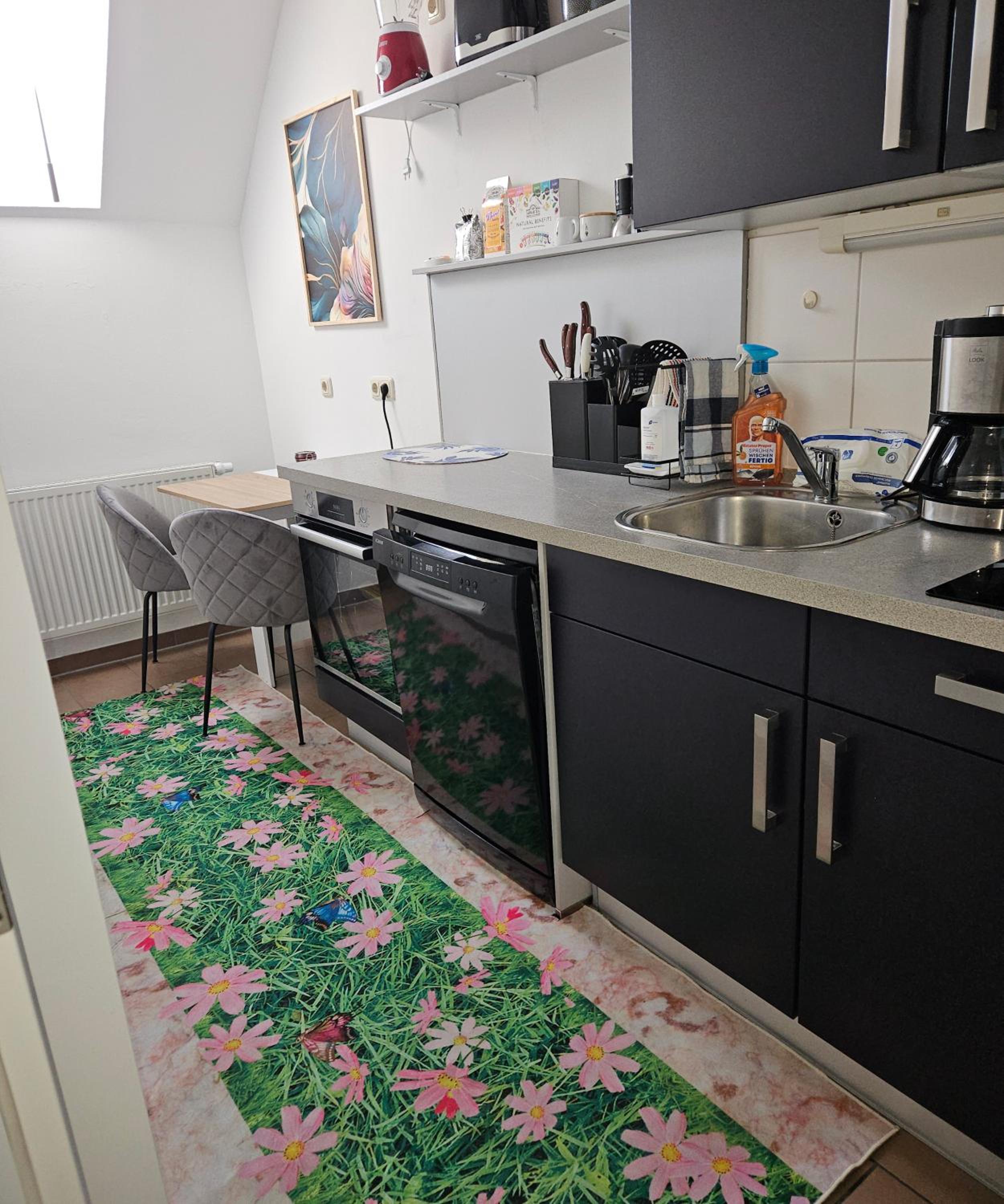 Deluxe One-Bedroom Apartment with City View photo 2
