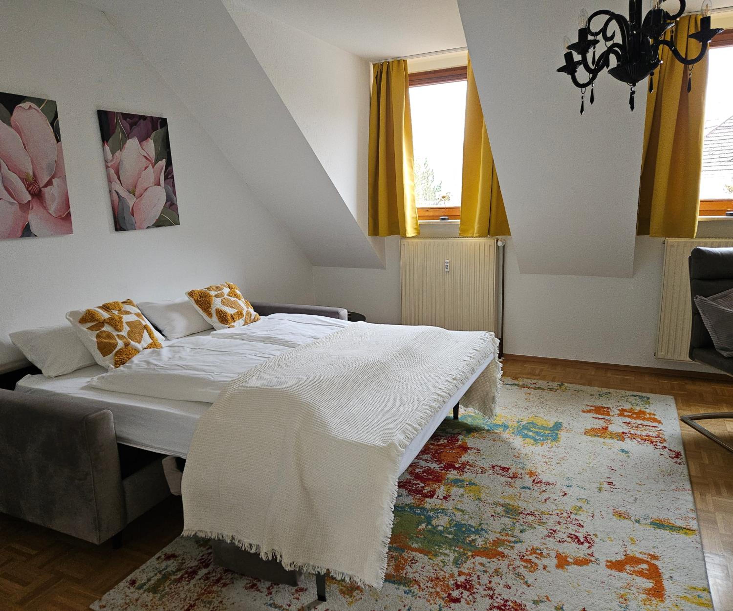 Deluxe One-Bedroom Apartment with City View photo 1