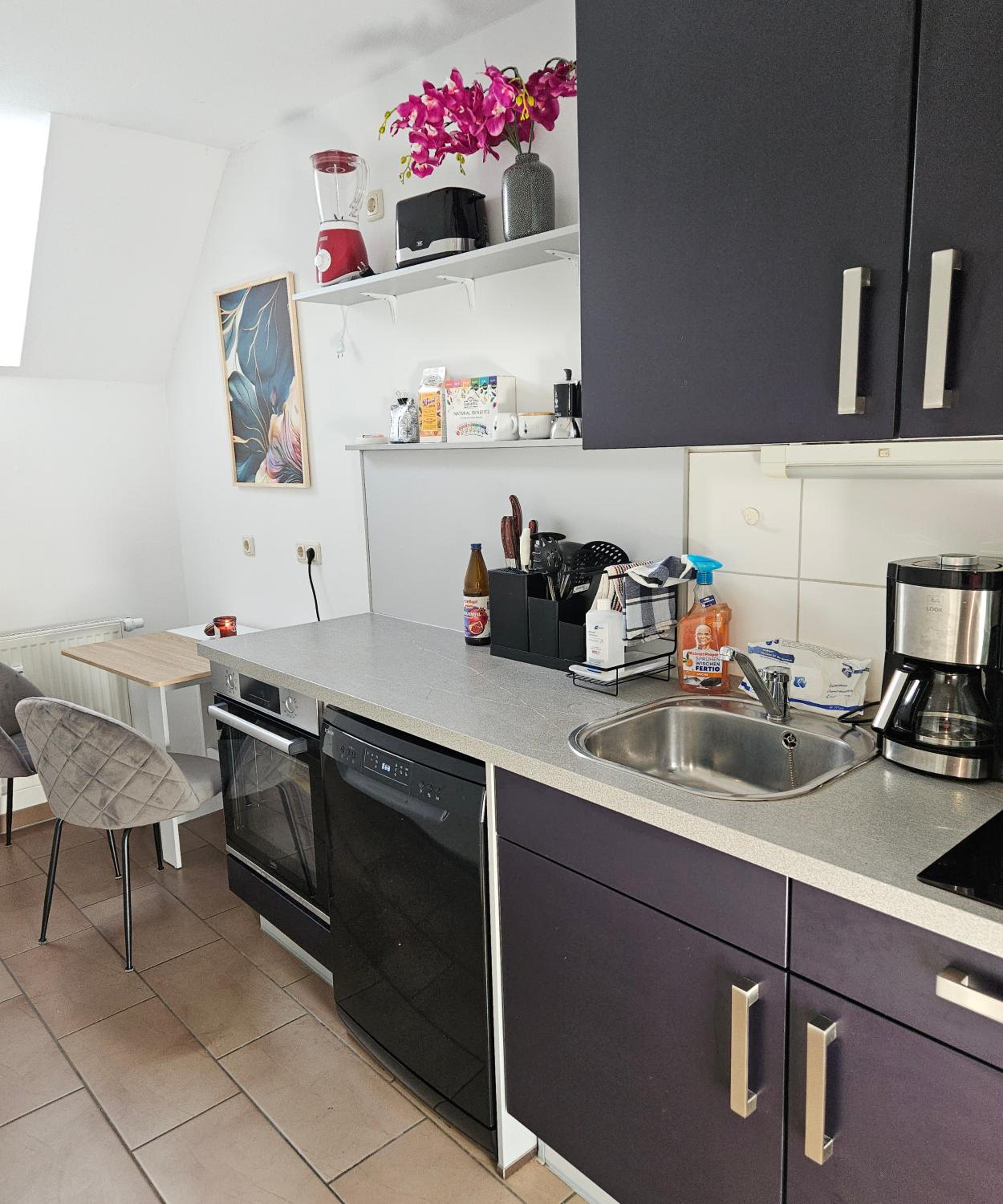 Deluxe One-Bedroom Apartment with City View photo 2