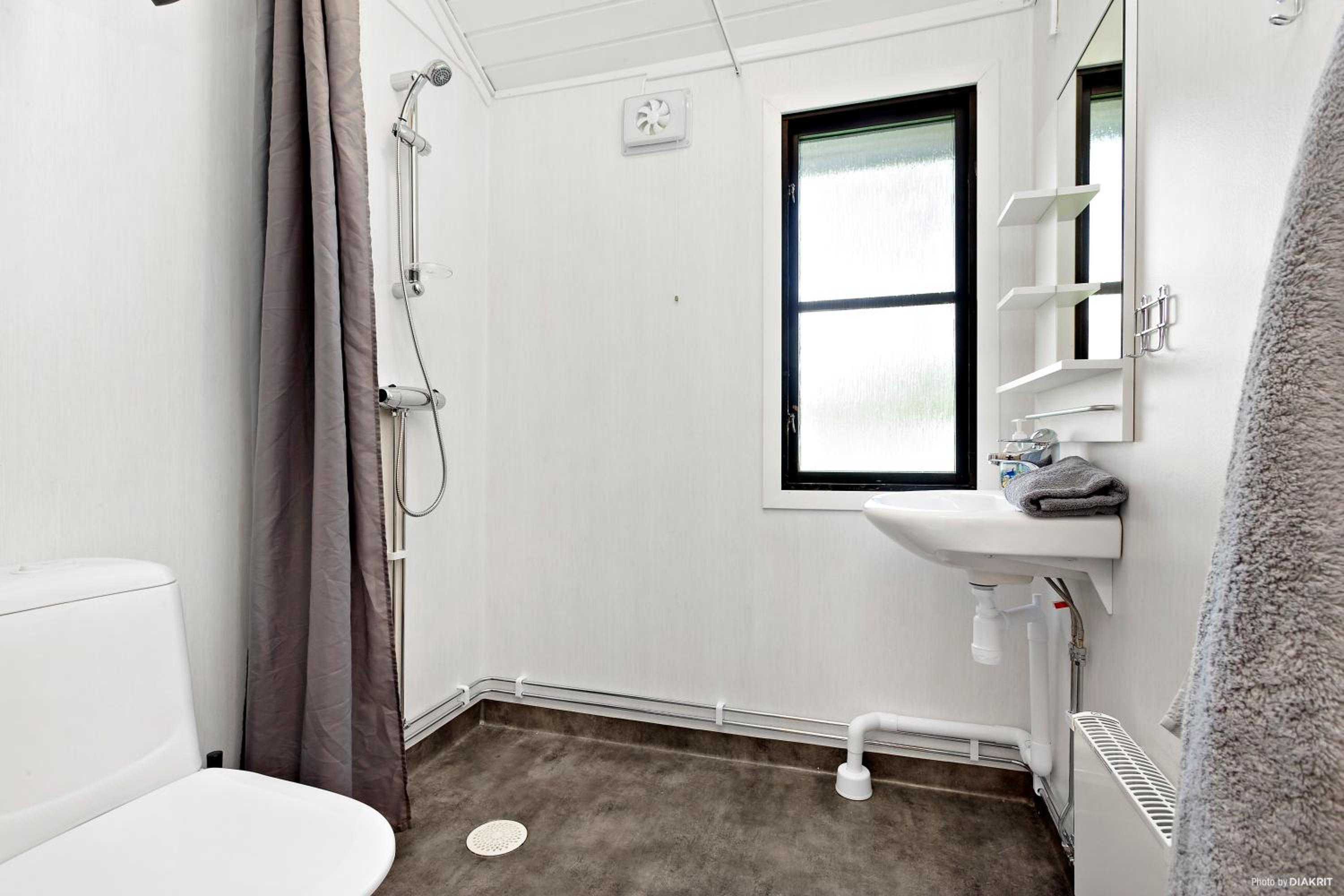 Large Cottage (4 Adults) photo 2